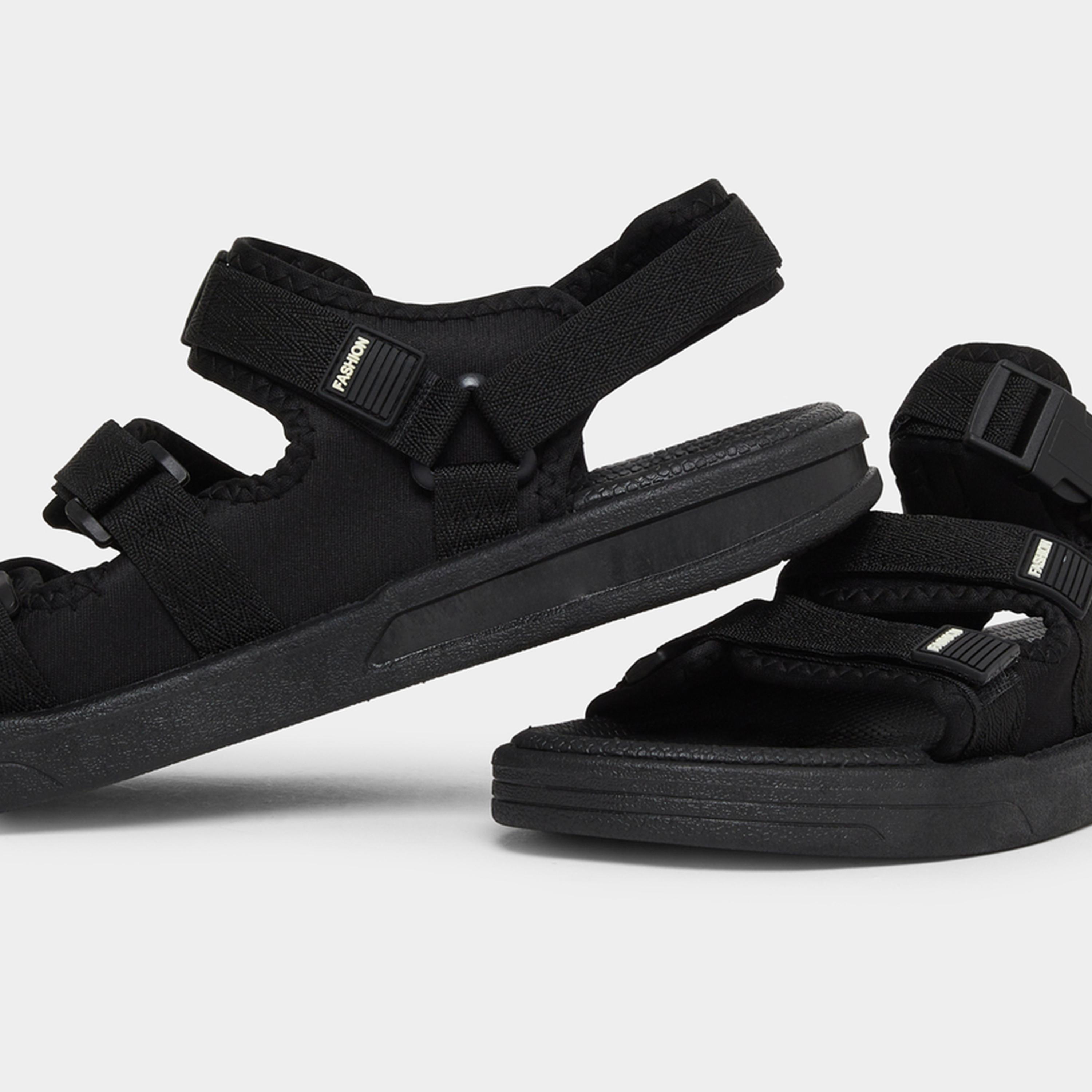 ستايلي - صندل كاجوال رجالي أسود بحزام قابل للتعديل-men-shoes-sandals-image-3