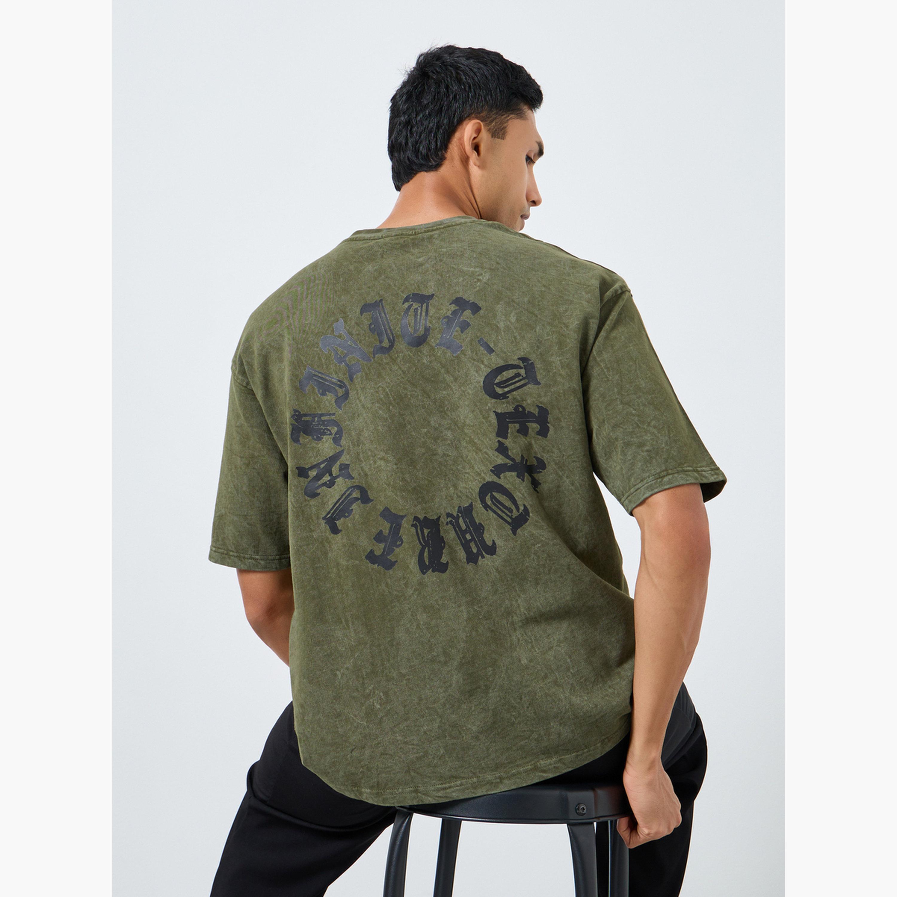 تيشيرت واسع مطبوع بنمط مغسول-men-clothing-tshirtsandpolos-tshirts-image-3