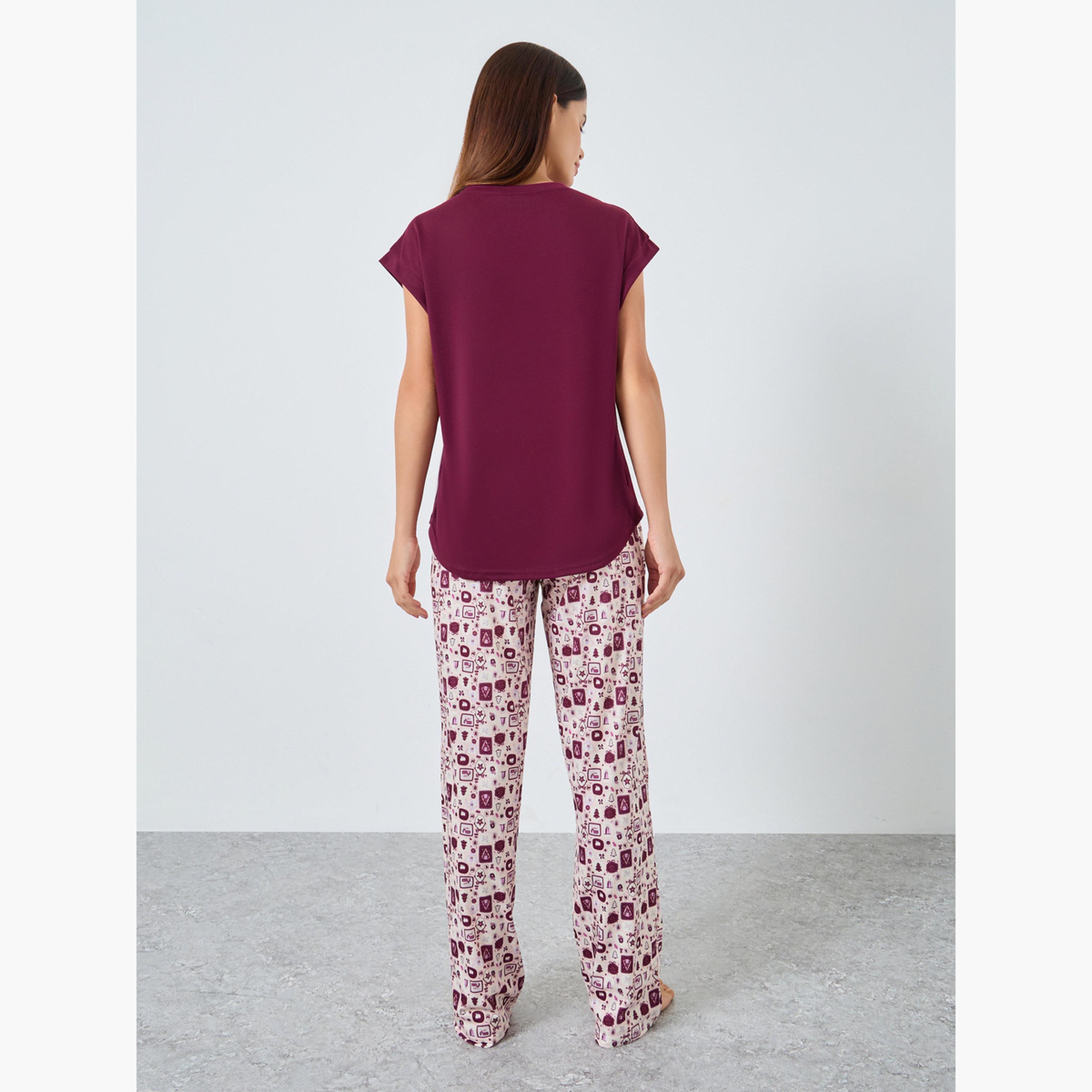 Styli Women Holly Jolly Slogan Boxy T-Shirt and Pyjama Set-women-clothing-nightwear-pyjamas-longsets-image-3