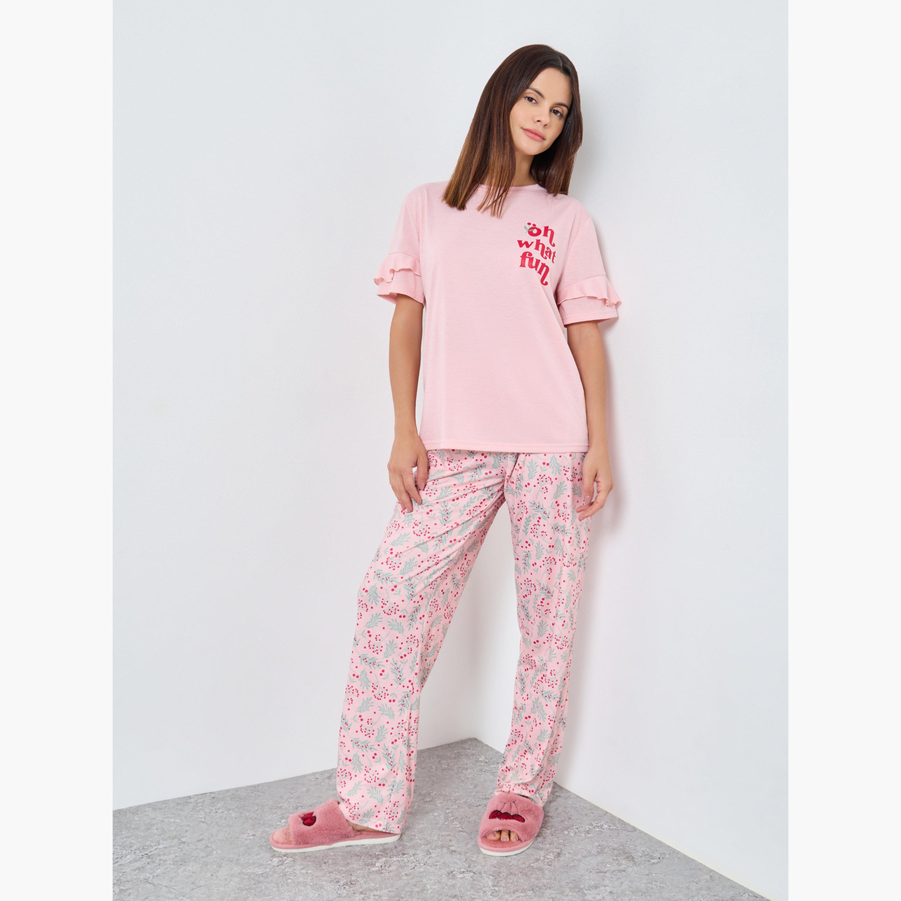 ستايلي - بيجاما تي شيرت بأكمام مكشكشة Oh What Fun للنساء-women-clothing-nightwear-pyjamas-longsets-image-1