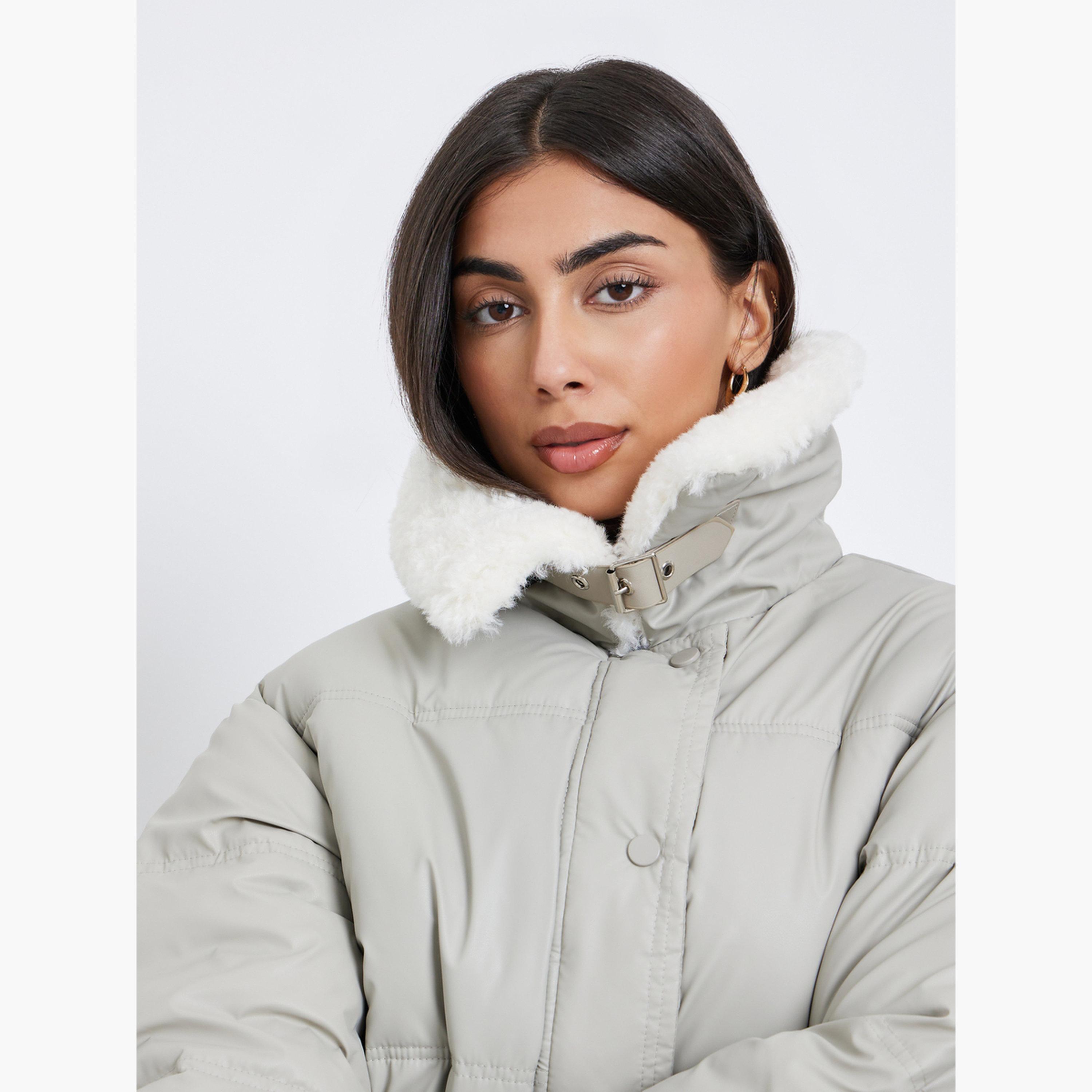 ستايلي - سترة رمادية مبطنة قصيرة مع حواف من الفرو للنساء -women-winterwear-coatsandjackets-jackets-image-4
