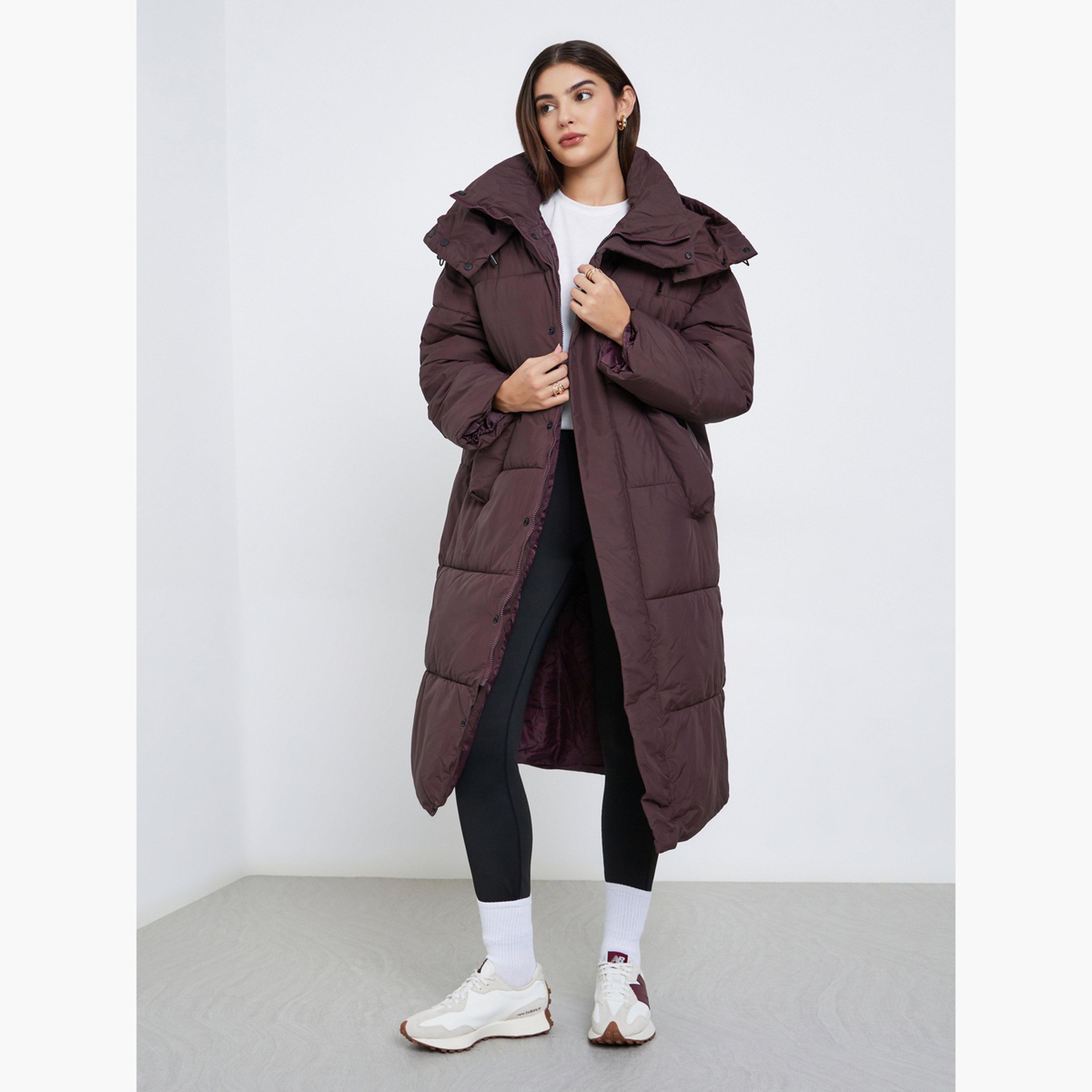 ستايلي - معطف مبطن متوسط ​​الطول تصميم واسع لون برغندي مع غطاء للرأس للنساء -women-winterwear-coatsandjackets-coats-image-1