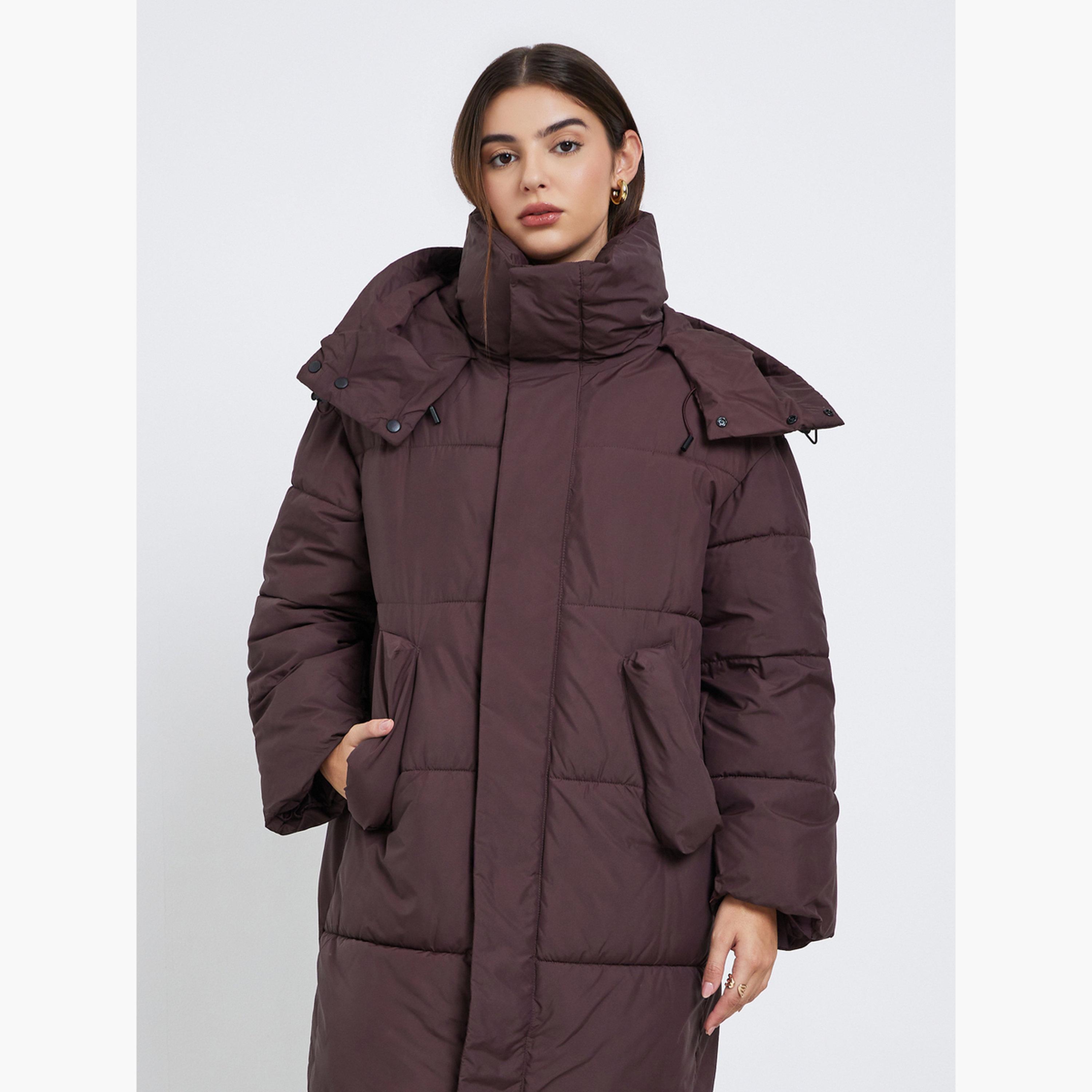 ستايلي - معطف مبطن متوسط ​​الطول تصميم واسع لون برغندي مع غطاء للرأس للنساء -women-winterwear-coatsandjackets-coats-image-2