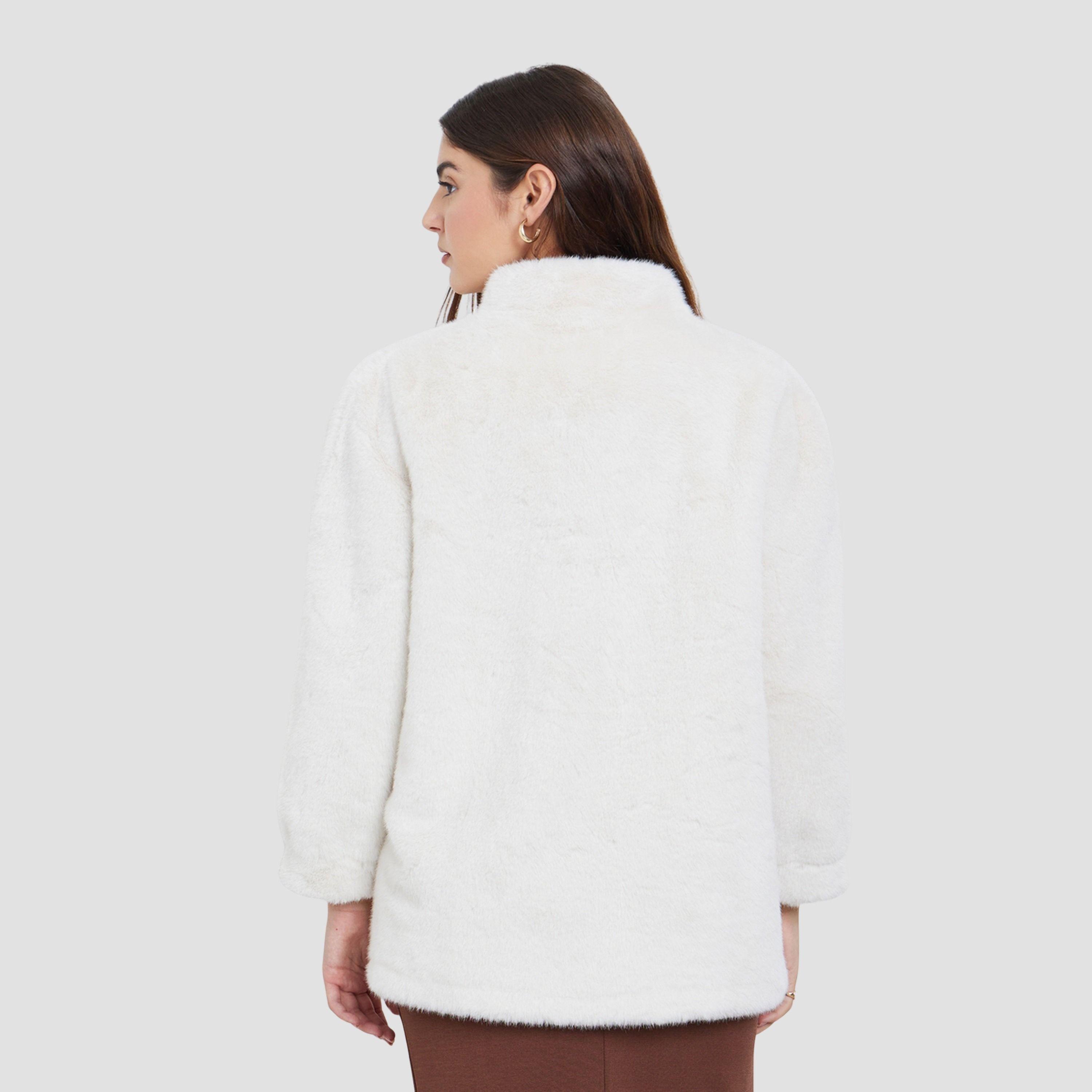 ستايلي - معطف طويل من الفرو الصناعي لون أوف وايت للنساء -women-winterwear-coatsandjackets-coats-image-4