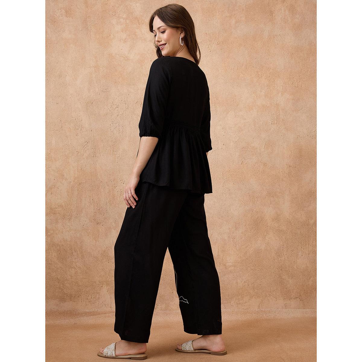 طقم منسق من بنطال وبلوزة بتفاصيل دانتيل-women-clothing-coordsets-image-3