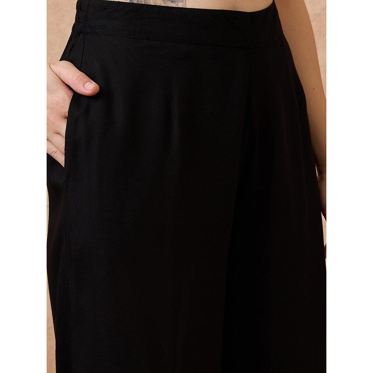 طقم منسق من بنطال وبلوزة بتفاصيل دانتيل-women-clothing-coordsets-image-5
