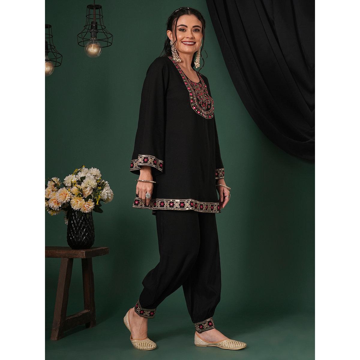 طقم منسق من بنطال أفغاني وتونيك بتفاصيل مُطرزة-women-clothing-coordsets-image-2