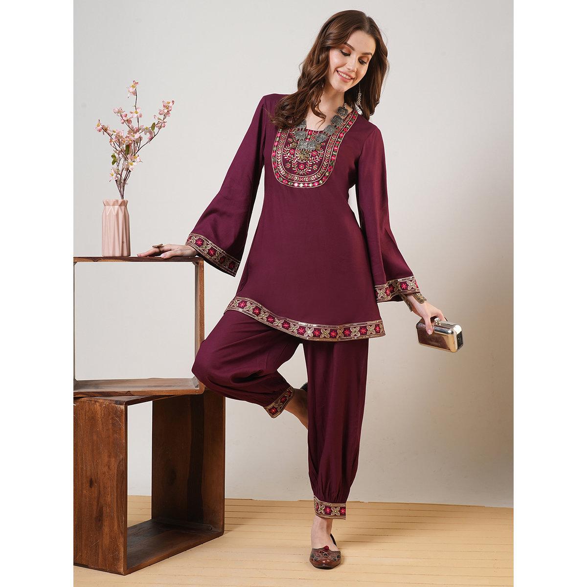 طقم منسق من بنطال أفغاني وتونيك بتفاصيل مُطرزة-women-clothing-coordsets-image-1