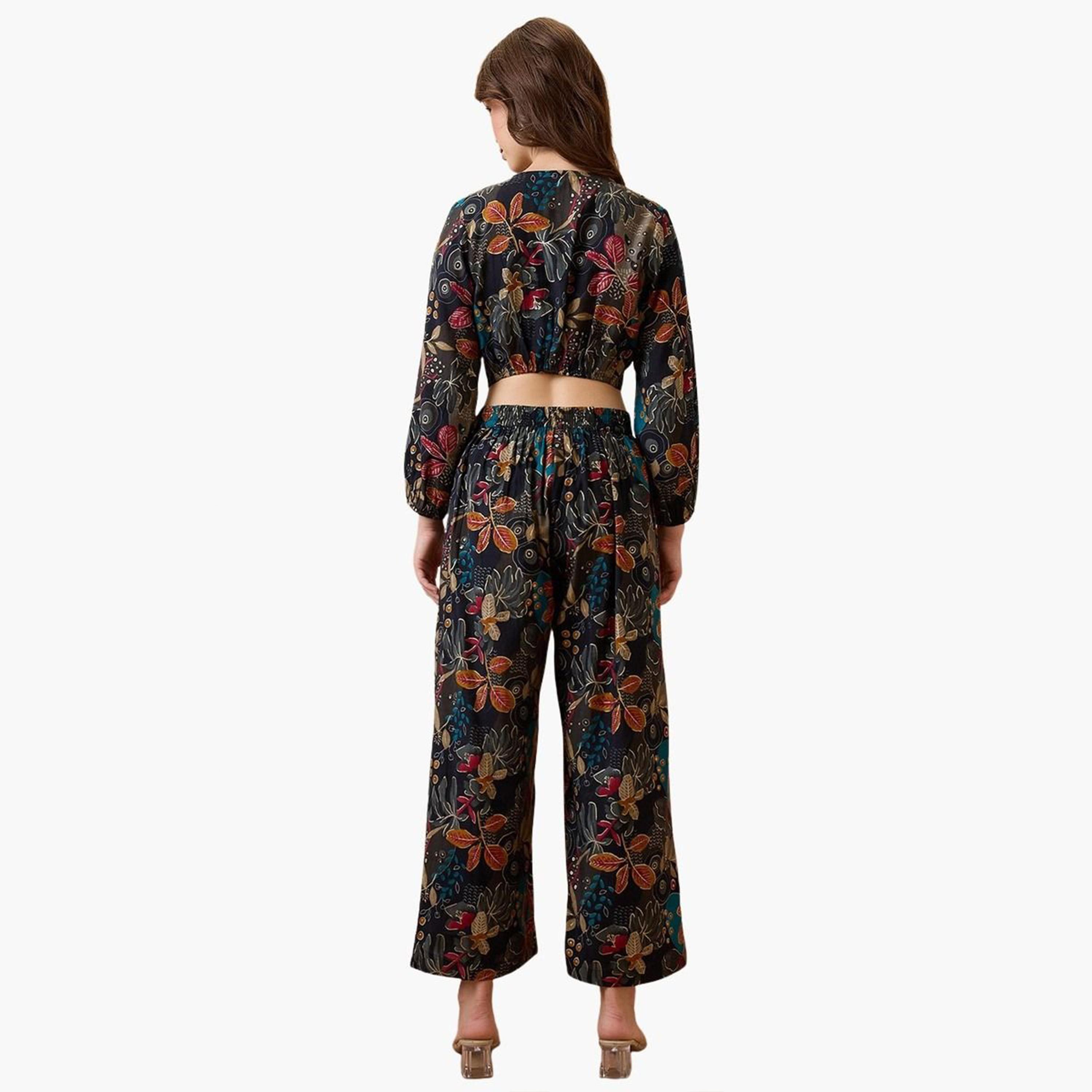 غلوبوس - طقم ملابس من توب قصير بطبعة زهور سوداء وبنطال منسق-women-clothing-coordsets-image-3
