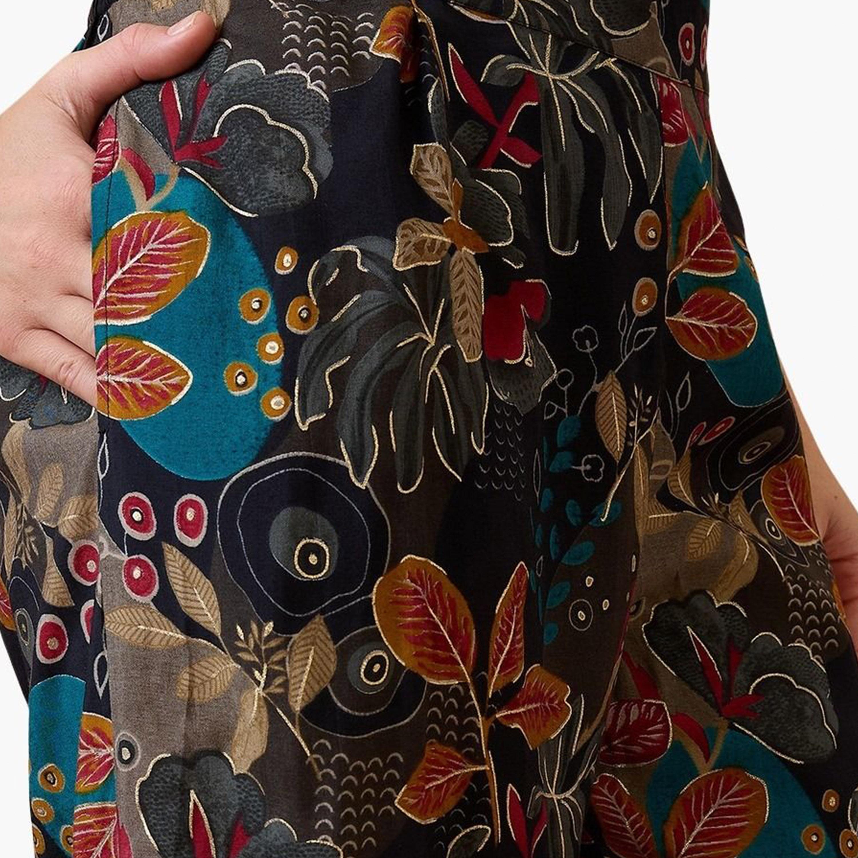 غلوبوس - طقم ملابس من توب قصير بطبعة زهور سوداء وبنطال منسق-women-clothing-coordsets-image-6