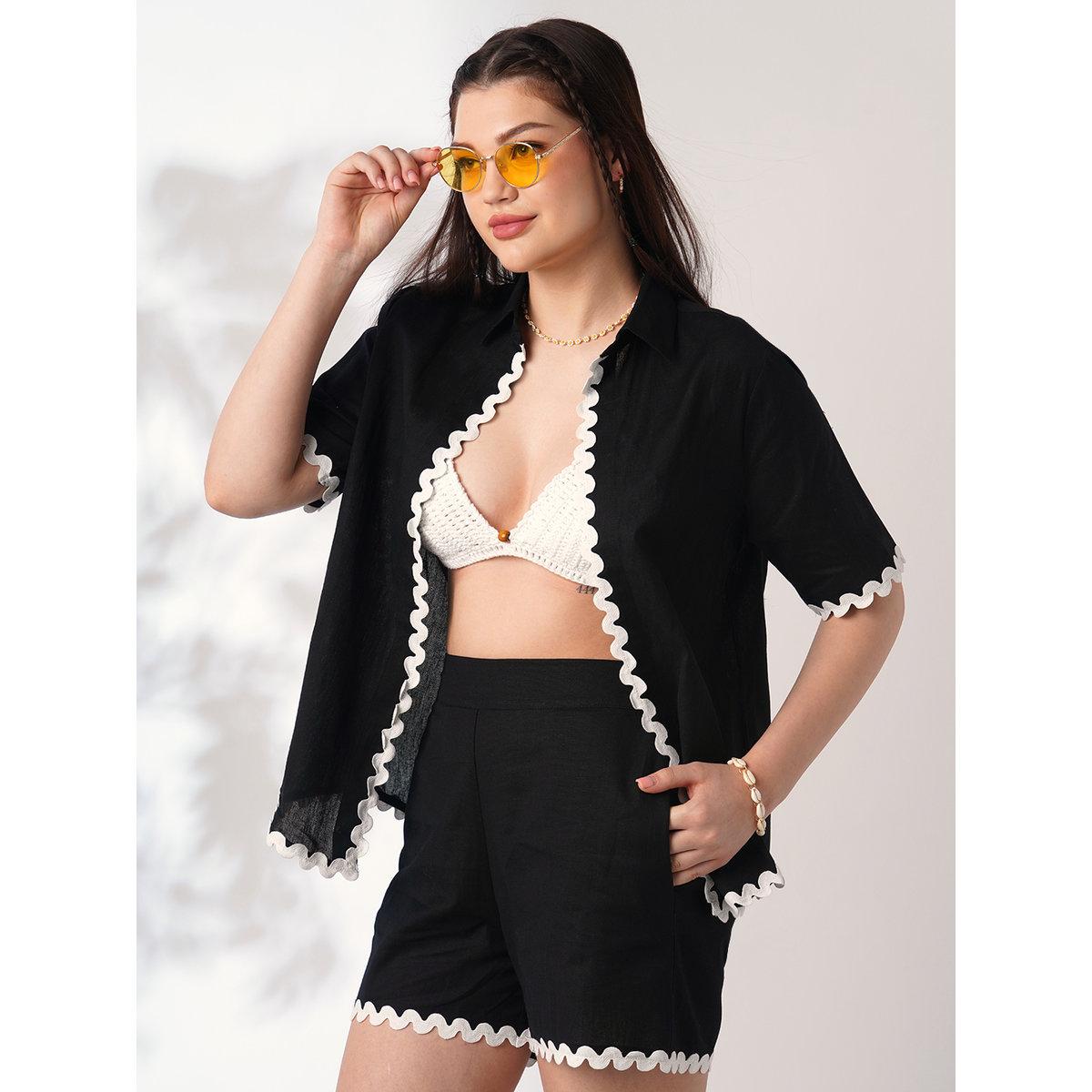 طقم منسق من شورت وبلوزة بتفاصيل دانتيل-women-clothing-coordsets-image-1