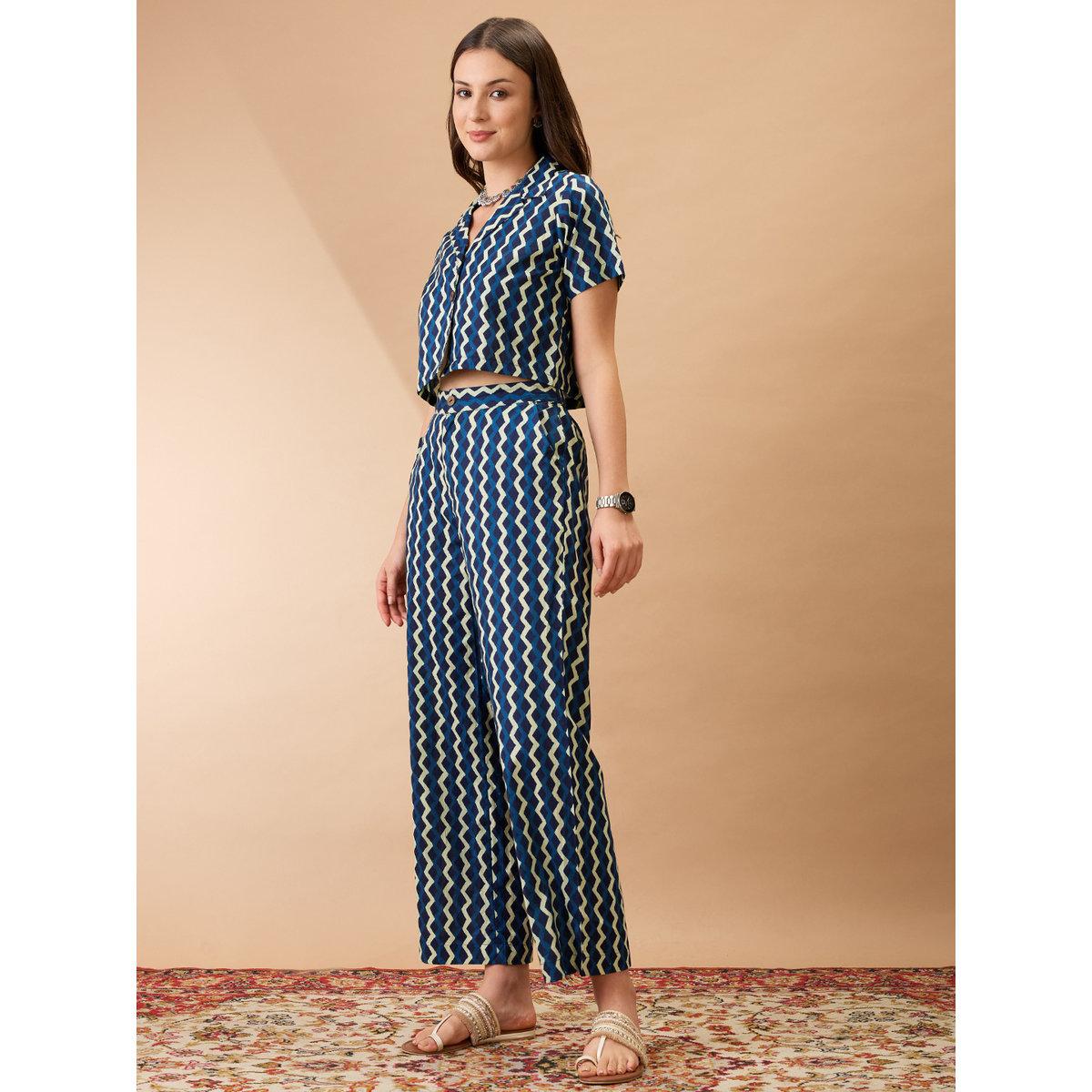 طقم منسق من بنطال وبلوزة قصيرة-women-clothing-coordsets-image-2