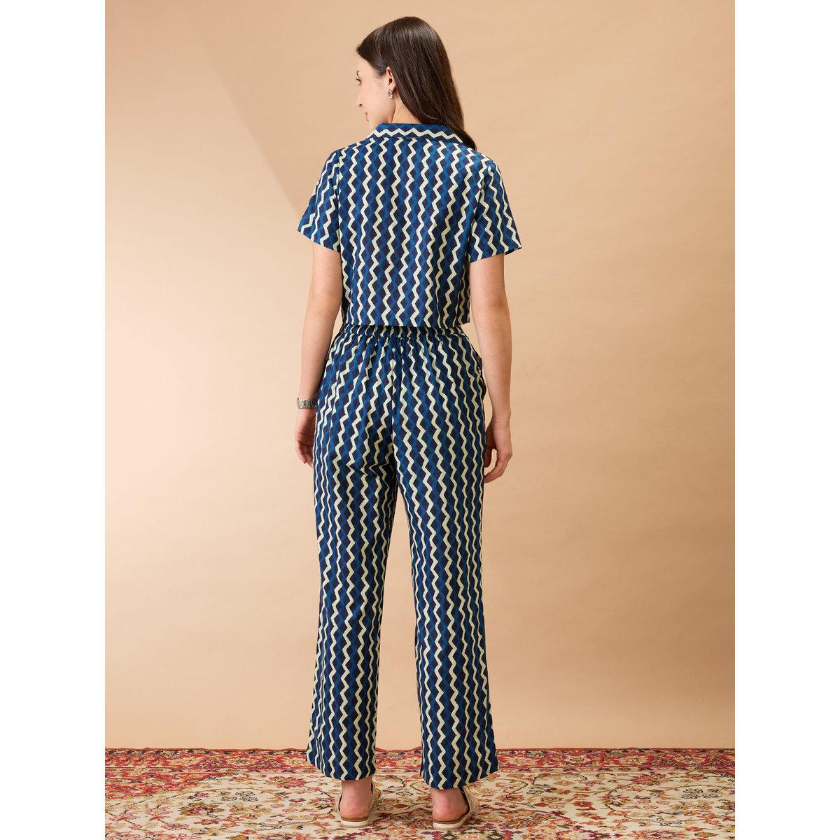 طقم منسق من بنطال وبلوزة قصيرة-women-clothing-coordsets-image-3