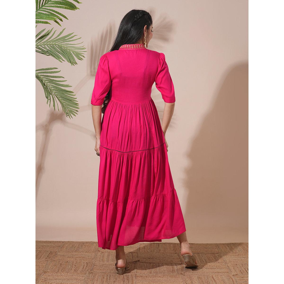 فستان بتفاصيل مُطرزة مع كسرات-women-clothing-dresses-image-3