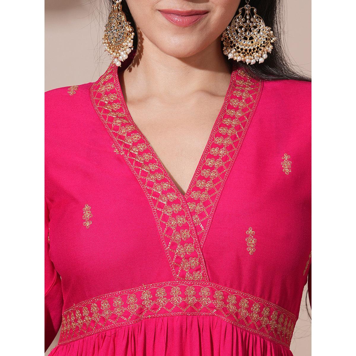 فستان بتفاصيل مُطرزة مع كسرات-women-clothing-dresses-image-4