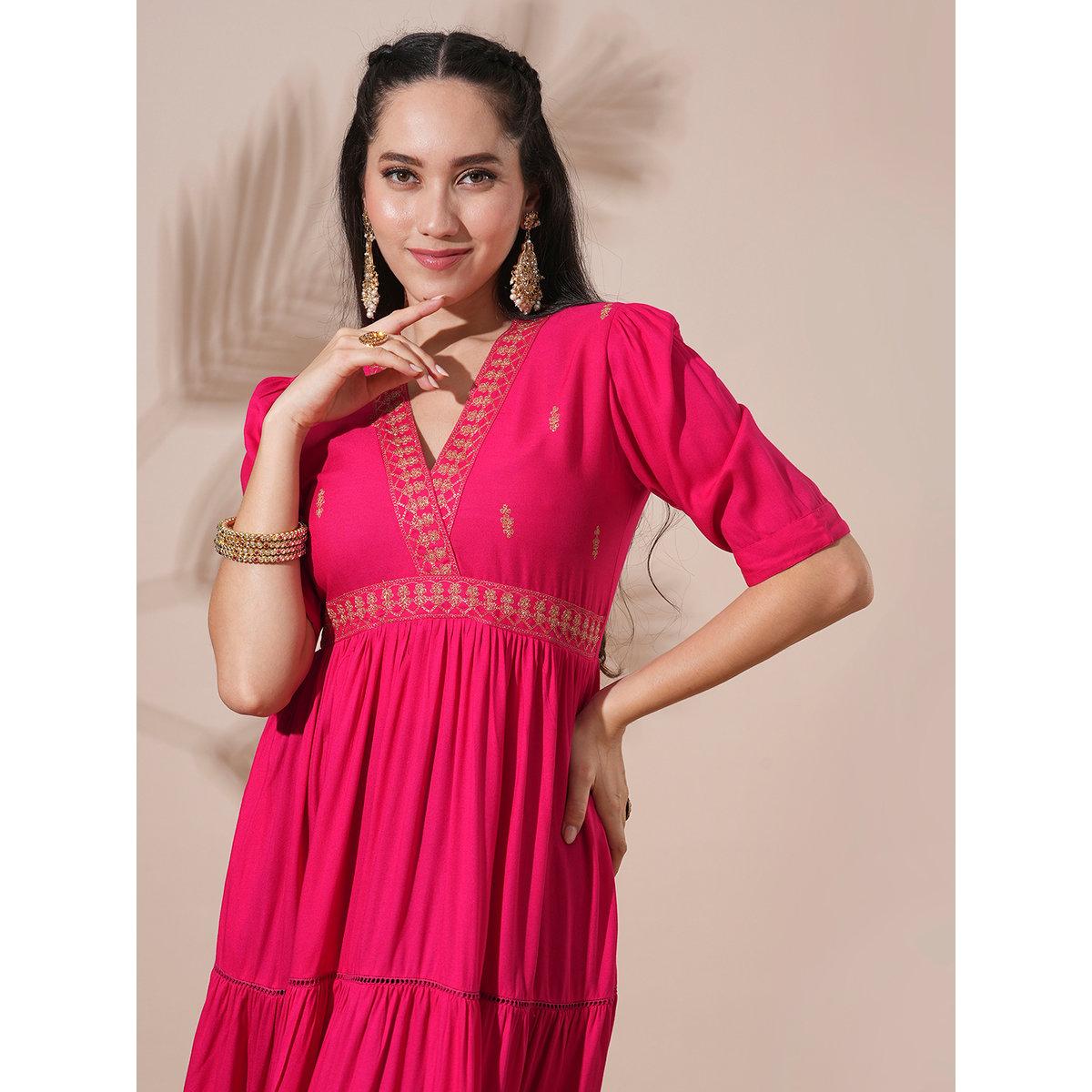 فستان بتفاصيل مُطرزة مع كسرات-women-clothing-dresses-image-6