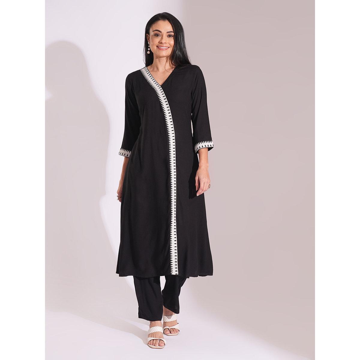 طقم من بنطال وكورتا بتفاصيل مُطرزة-women-clothing-ethnicwear-kurtasets-image-1