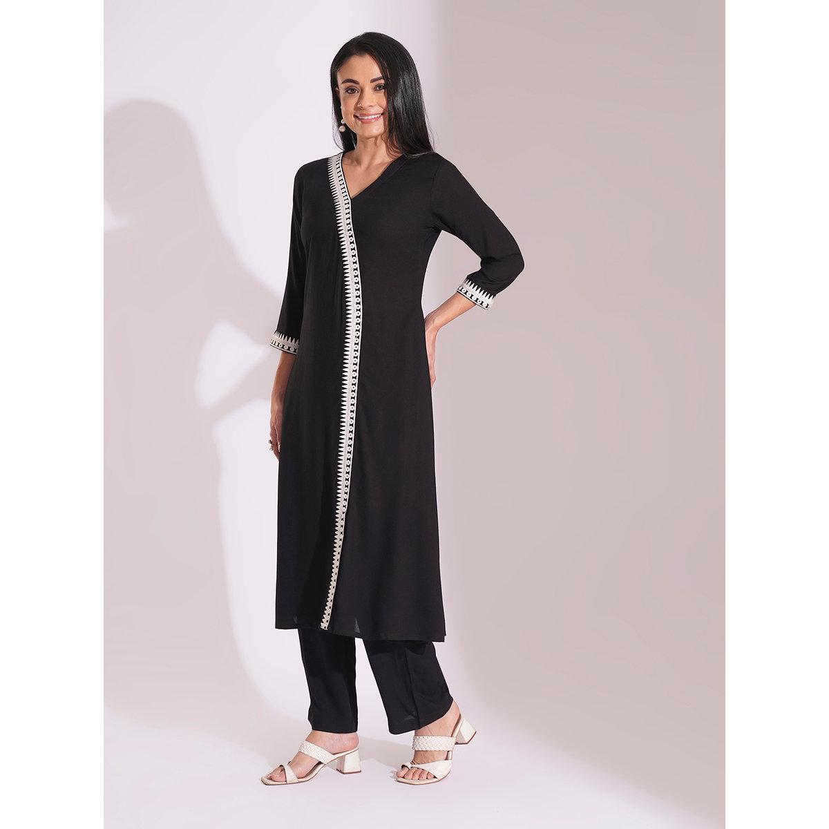 طقم من بنطال وكورتا بتفاصيل مُطرزة-women-clothing-ethnicwear-kurtasets-image-2