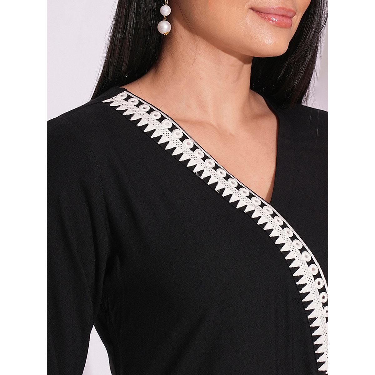 طقم من بنطال وكورتا بتفاصيل مُطرزة-women-clothing-ethnicwear-kurtasets-image-4