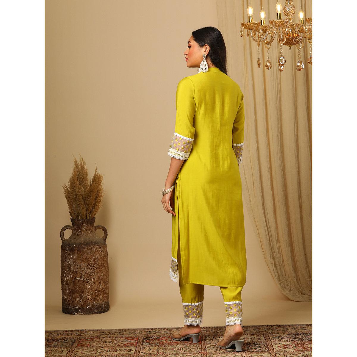طقم من بنطال وكورتا بتفاصيل مُطرزة-women-clothing-ethnicwear-kurtasets-image-3