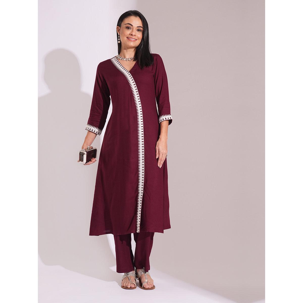 طقم من بنطال وكورتا بتفاصيل مُطرزة-women-clothing-ethnicwear-kurtasets-image-1