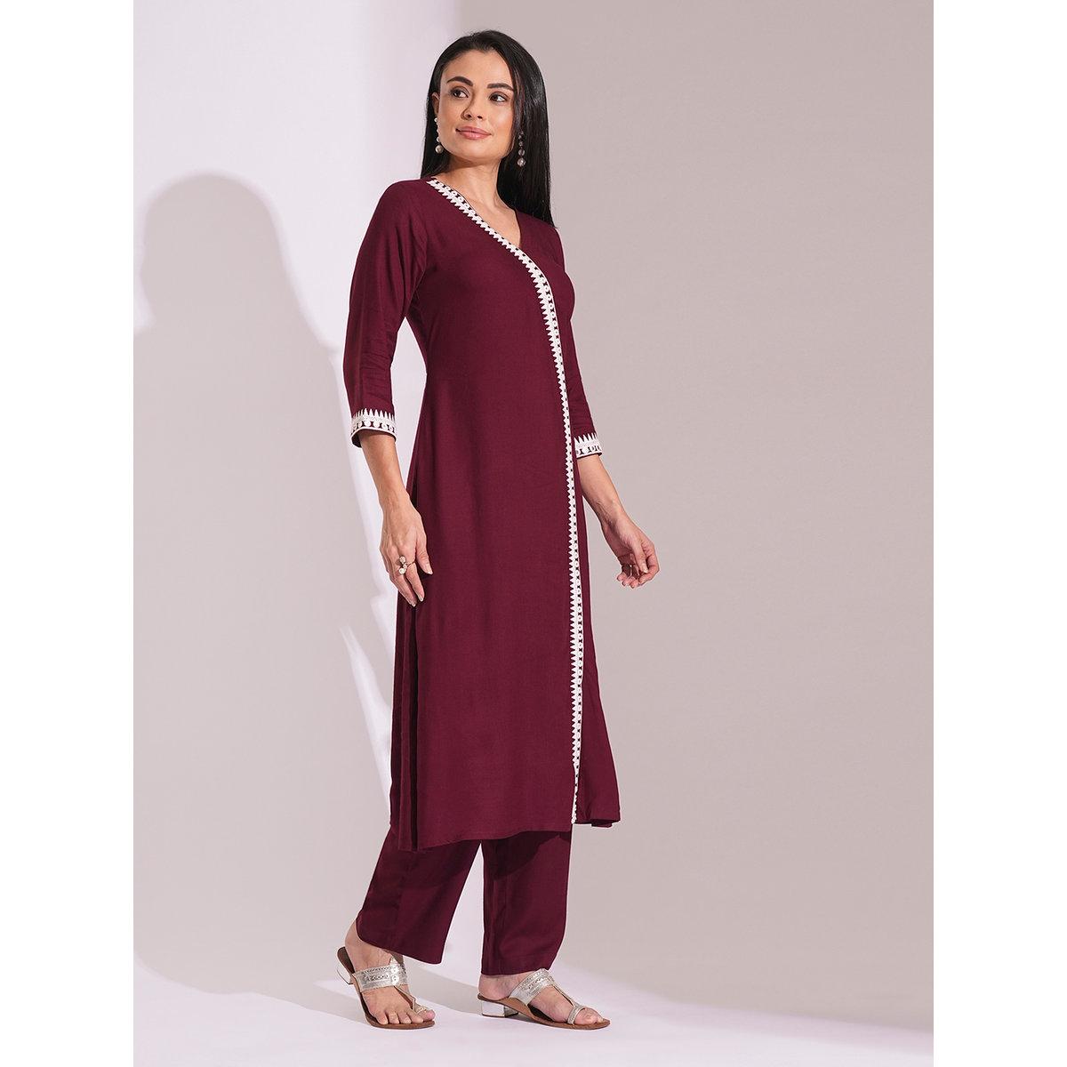 طقم من بنطال وكورتا بتفاصيل مُطرزة-women-clothing-ethnicwear-kurtasets-image-2
