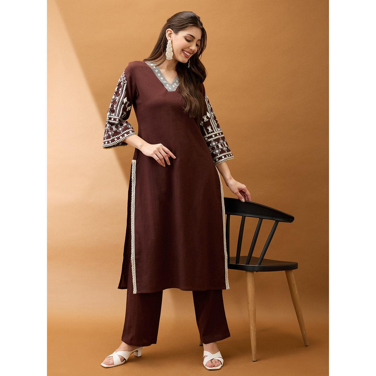 طقم من بنطال وكورتا بتفاصيل مُطرزة-women-clothing-ethnicwear-kurtasets-image-1