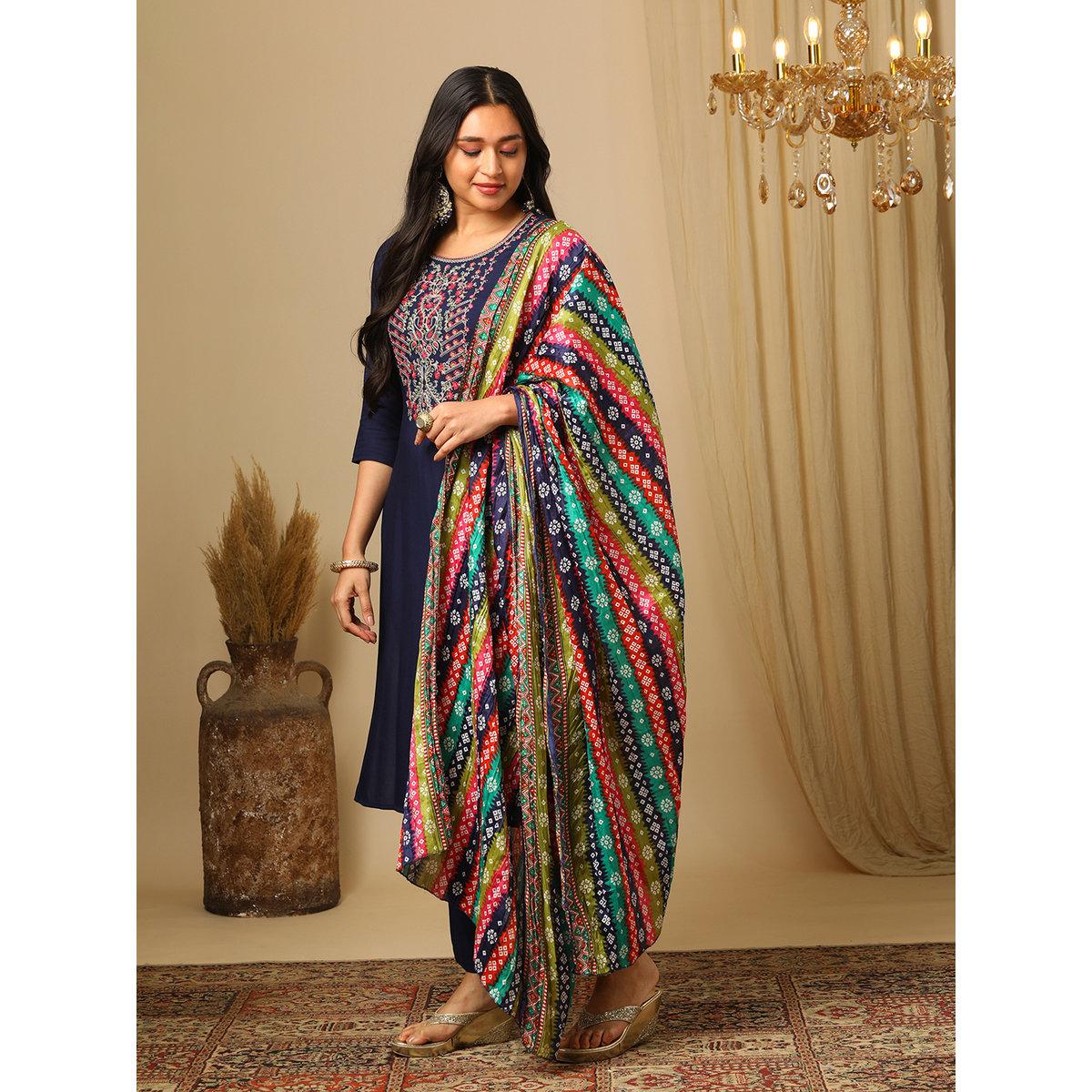 طقم منسق من بنطال وكورتا بتفاصيل مُطرزة مع دوباتا-women-clothing-ethnicwear-kurtasets-image-2
