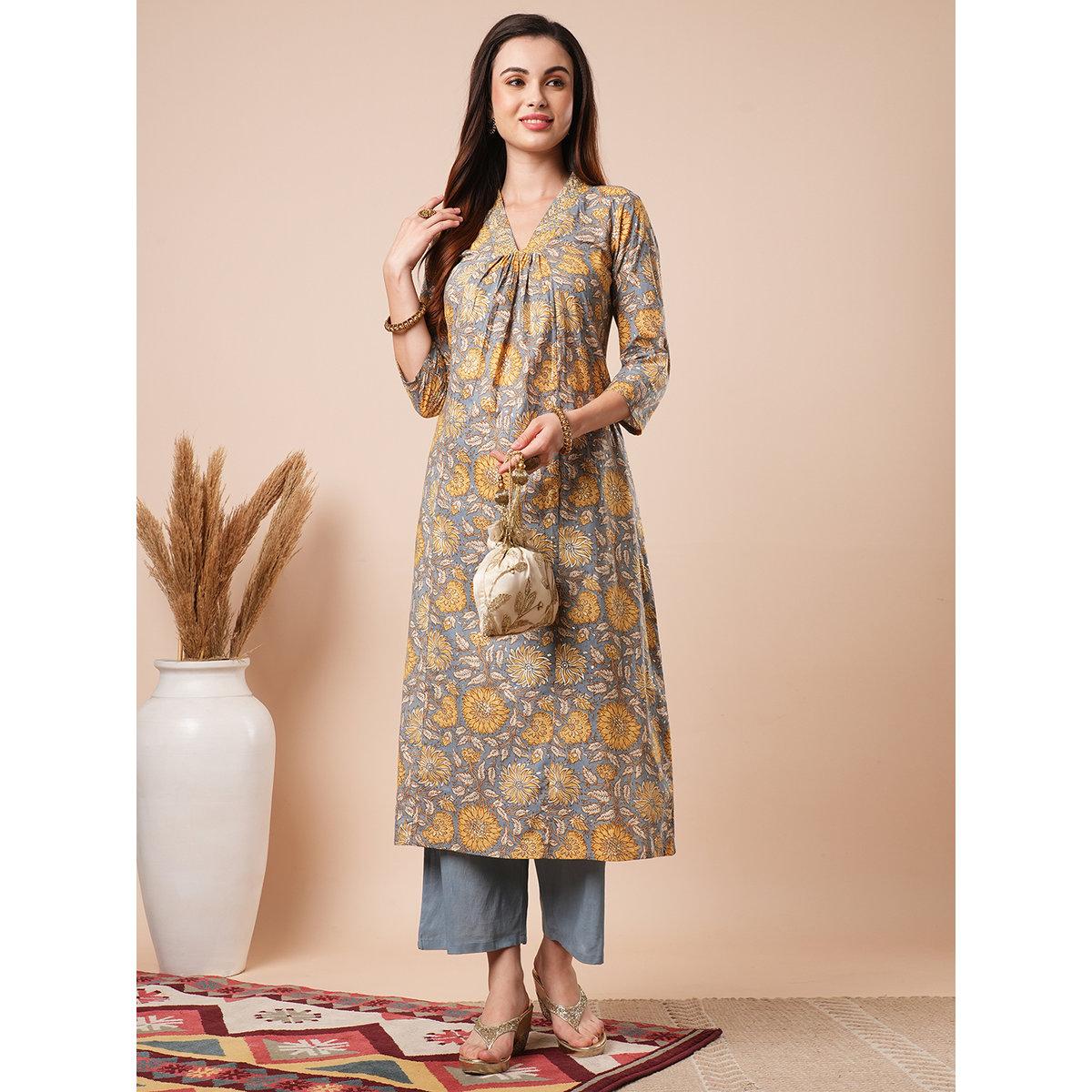 طقم منسق من بنطال وكورتا بطبعة زهور-women-clothing-ethnicwear-kurtasets-image-1