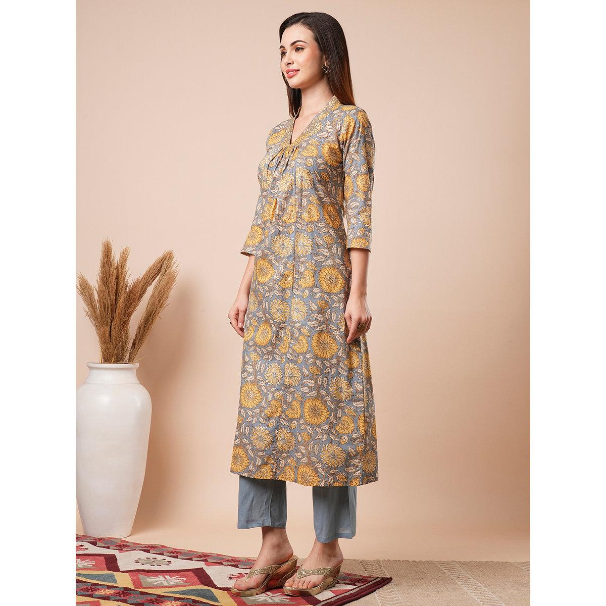 طقم منسق من بنطال وكورتا بطبعة زهور-women-clothing-ethnicwear-kurtasets-image-2