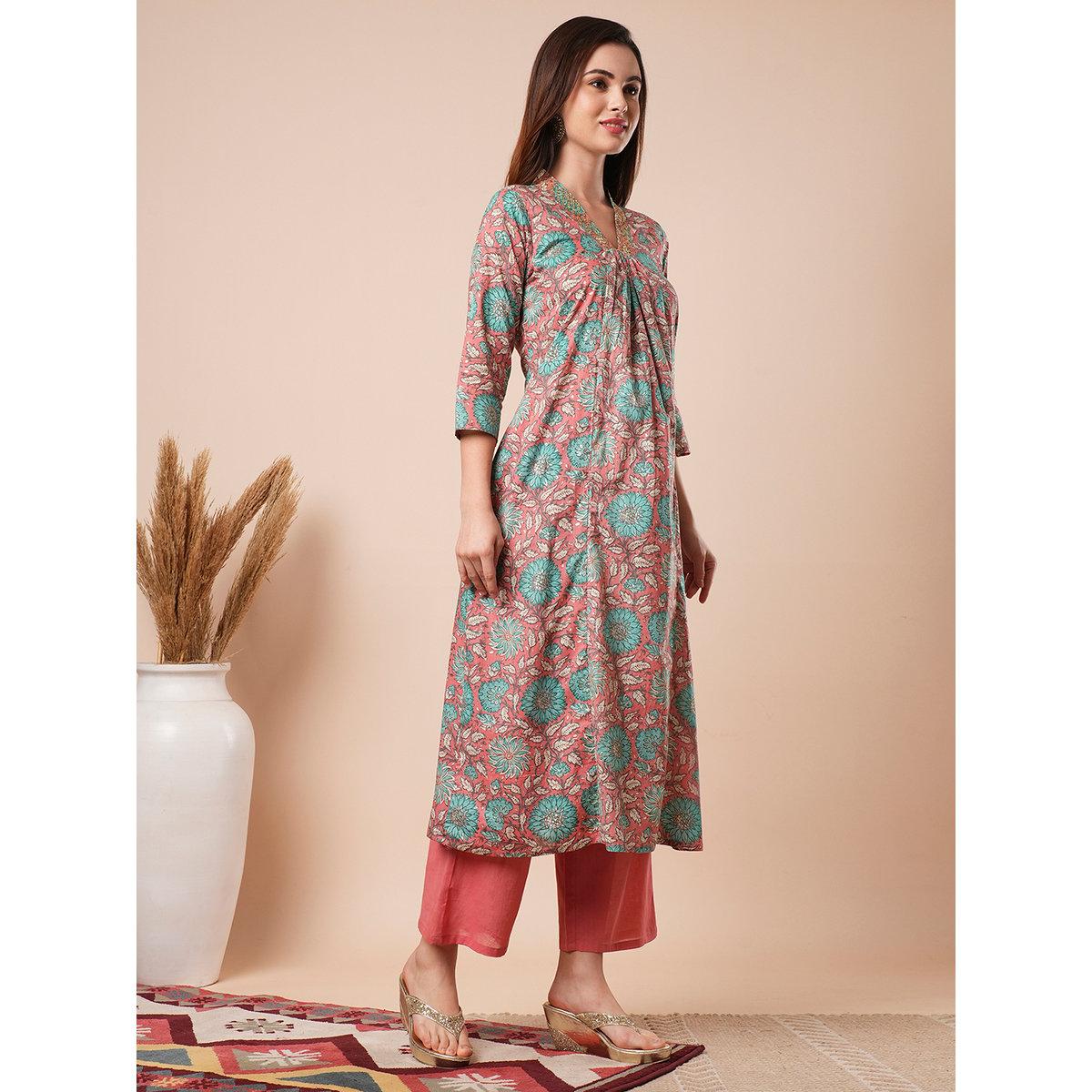 طقم من بنطال وكورتا بطبعة زهور-women-clothing-ethnicwear-kurtasets-image-2