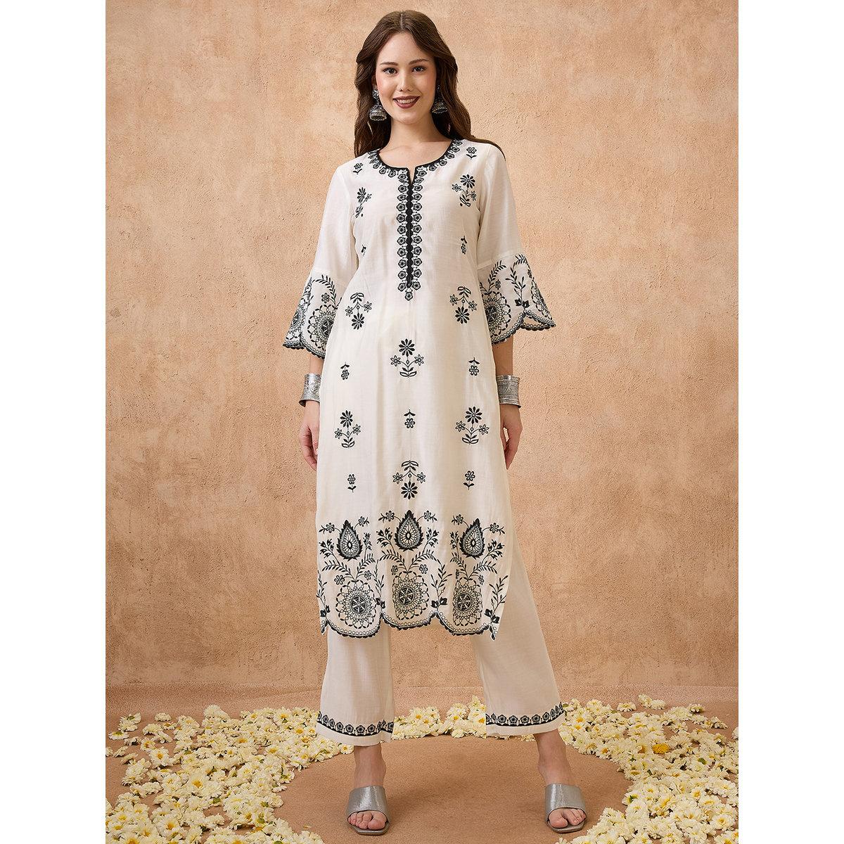 طقم من بنطال وكورتا مُطرزة-women-clothing-ethnicwear-kurtasets-image-1