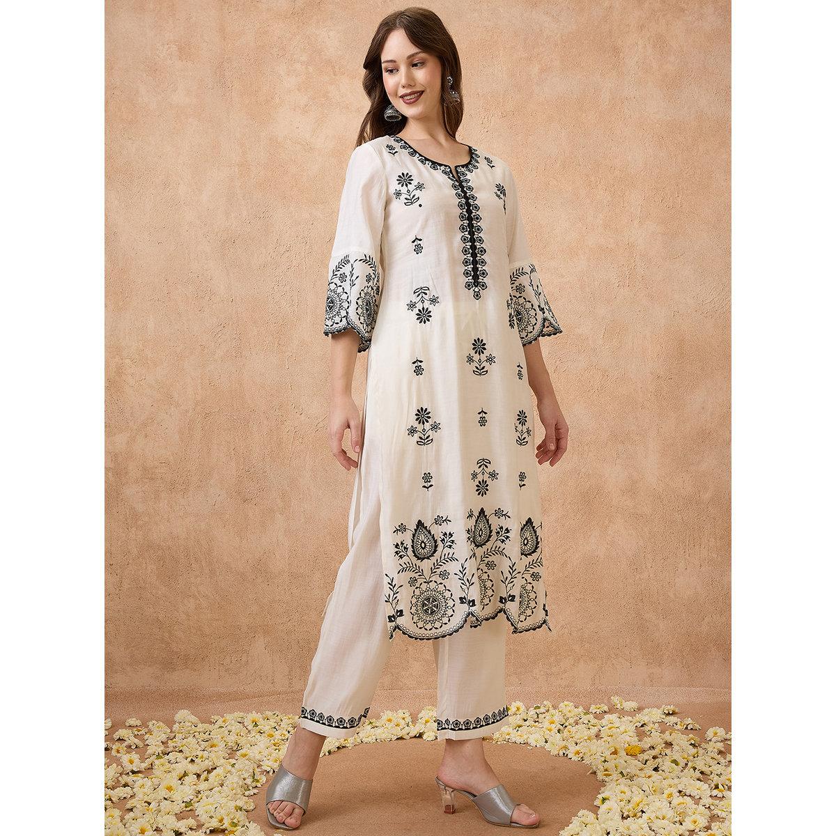 طقم من بنطال وكورتا مُطرزة-women-clothing-ethnicwear-kurtasets-image-2