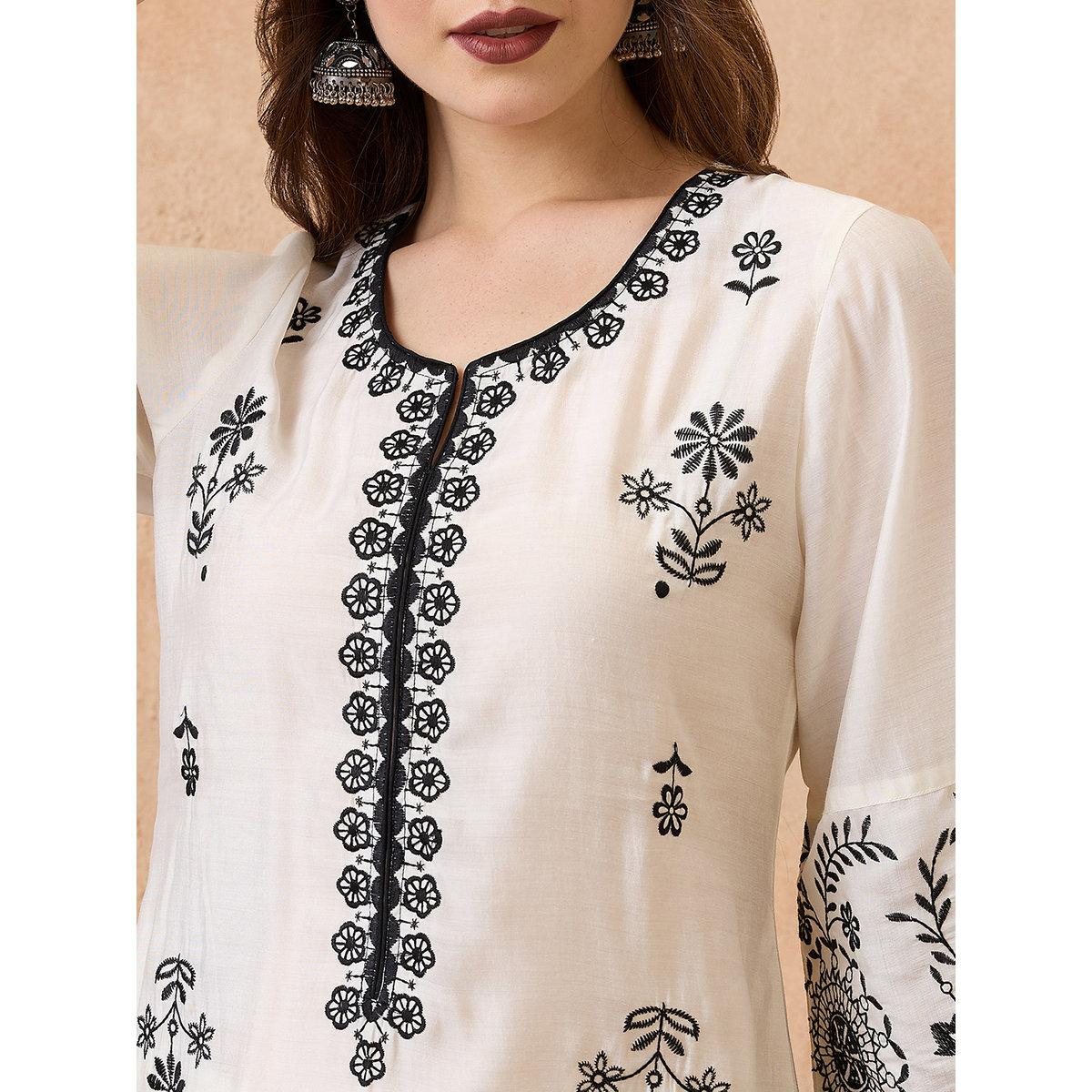 طقم من بنطال وكورتا مُطرزة-women-clothing-ethnicwear-kurtasets-image-4