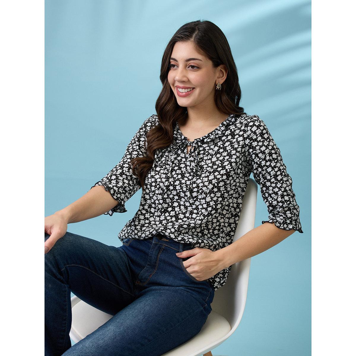 بلوزة بتفاصيل ياقة بأربطة-women-clothing-shirtsandblouses-blouses-image-1