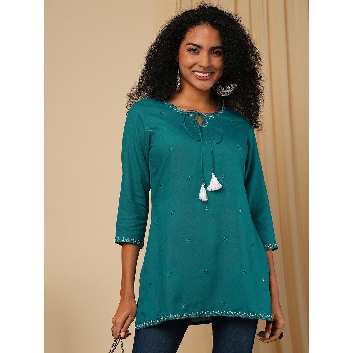 بلوزة بتفاصيل مُنمقة مع ربطة-women-clothing-shirtsandblouses-blouses-image-1