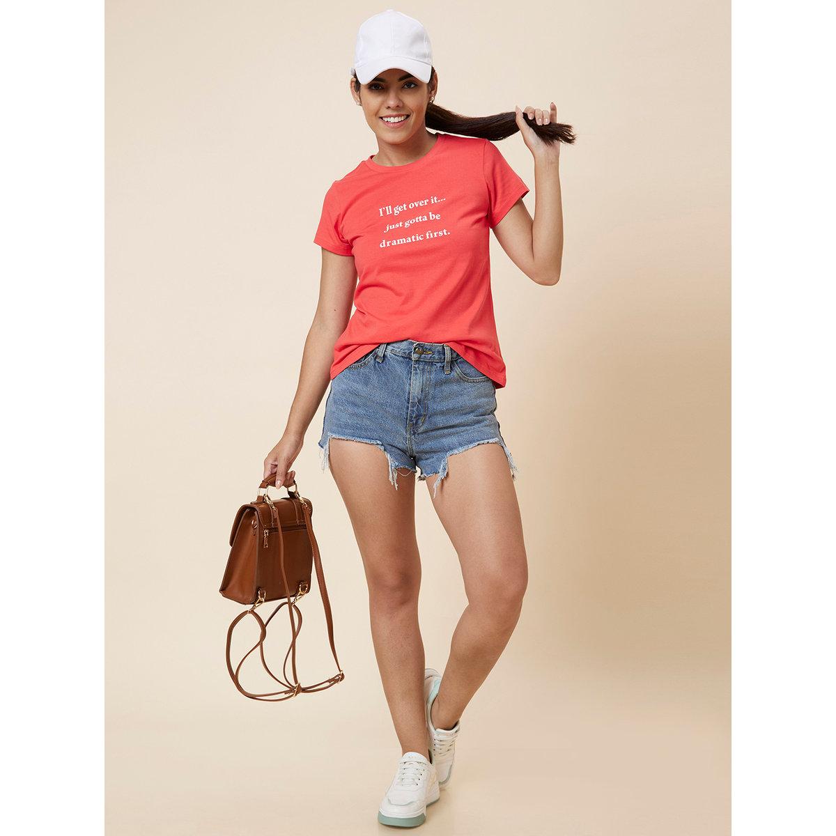 تيشيرت بقصة عادية وطبعة كتابة-women-clothing-tshirts-image-1