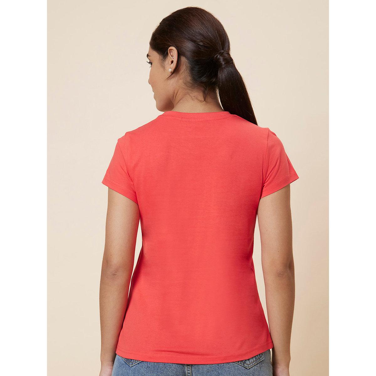 تيشيرت بقصة عادية وطبعة كتابة-women-clothing-tshirts-image-3