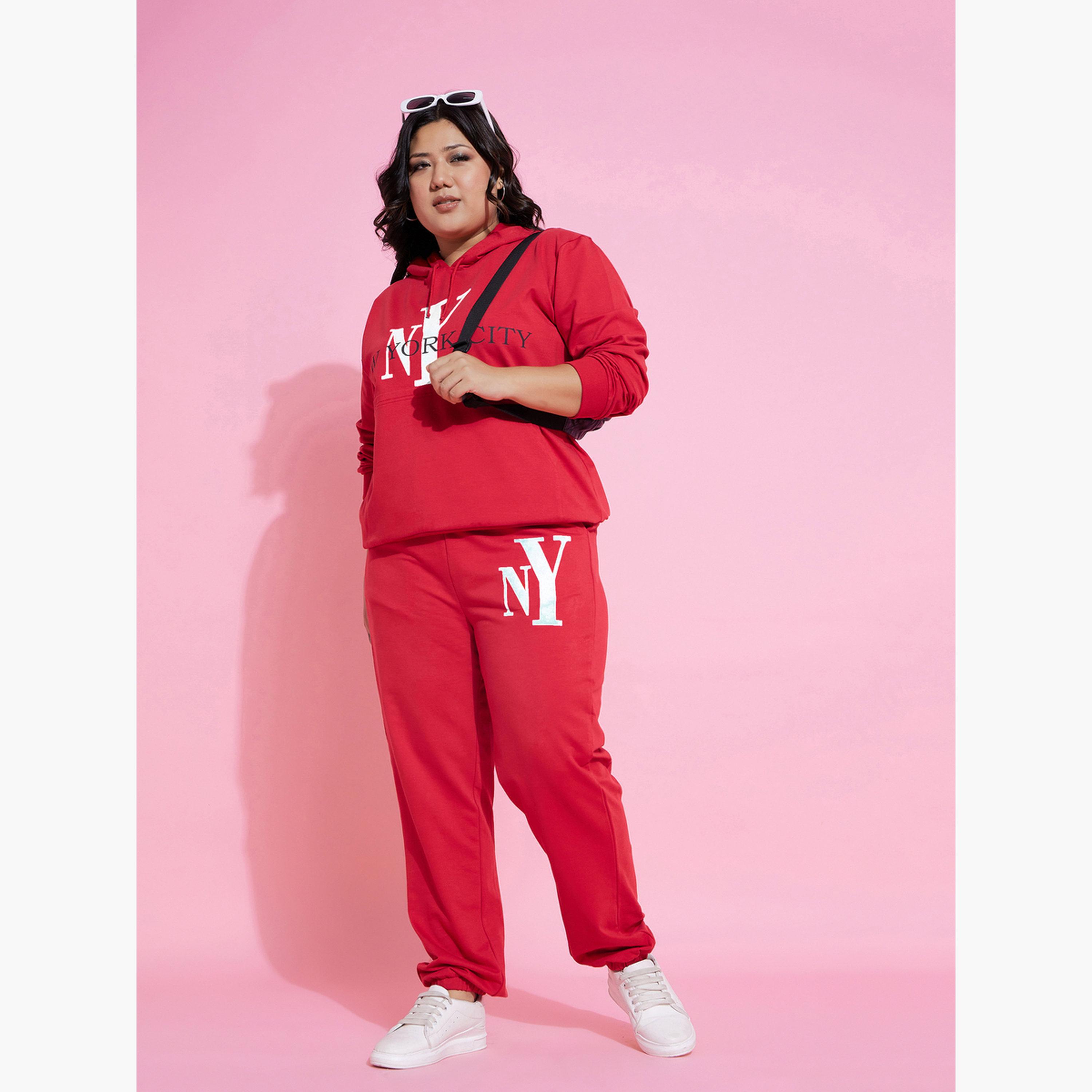 ساسافراس - بنطال رياضي بطبعة نيويورك باللون الأحمر مقاس واسع مع رباط-women-clothing-bottoms-joggers-image-2