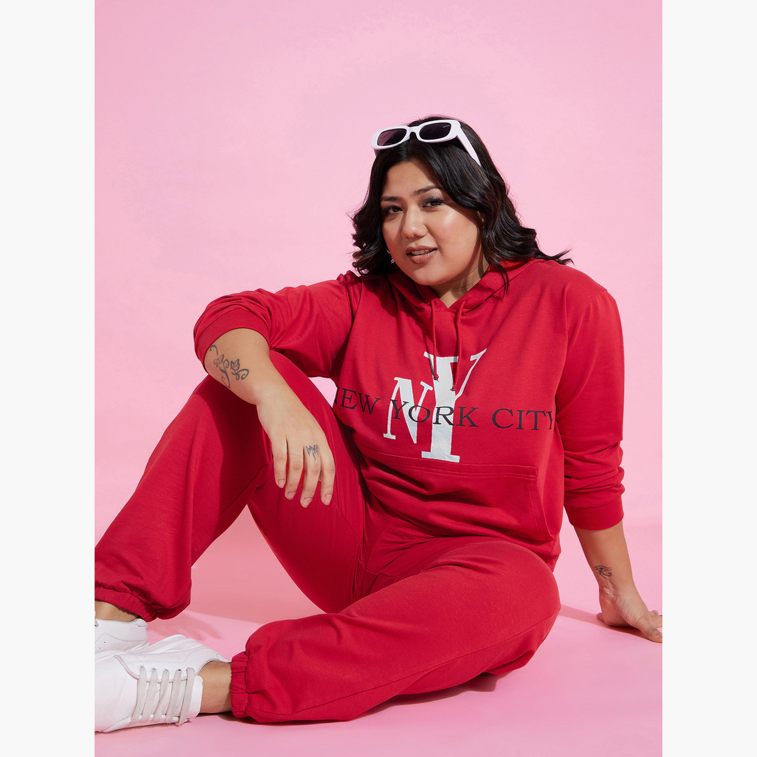 ساسافراس - بنطال رياضي بطبعة نيويورك باللون الأحمر مقاس واسع مع رباط-women-clothing-bottoms-joggers-image-5