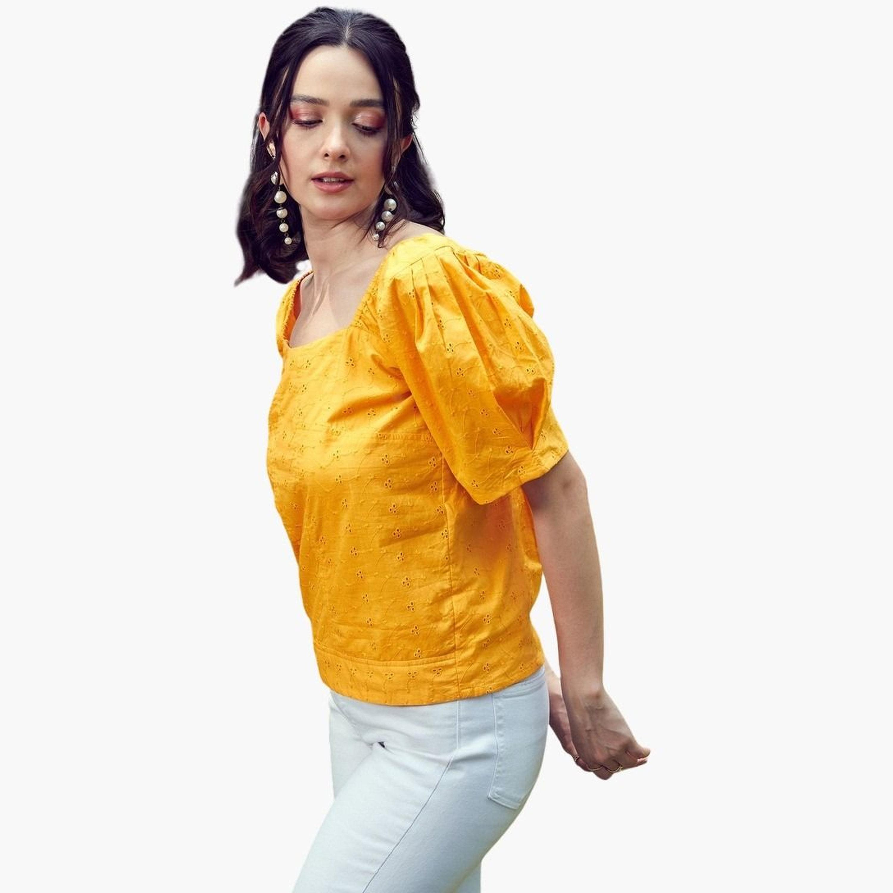 ساسافراس - توب شيفلي لون خردل ذو رقبة مربعة مدخنة للنساء-women-clothing-tshirts-image-1