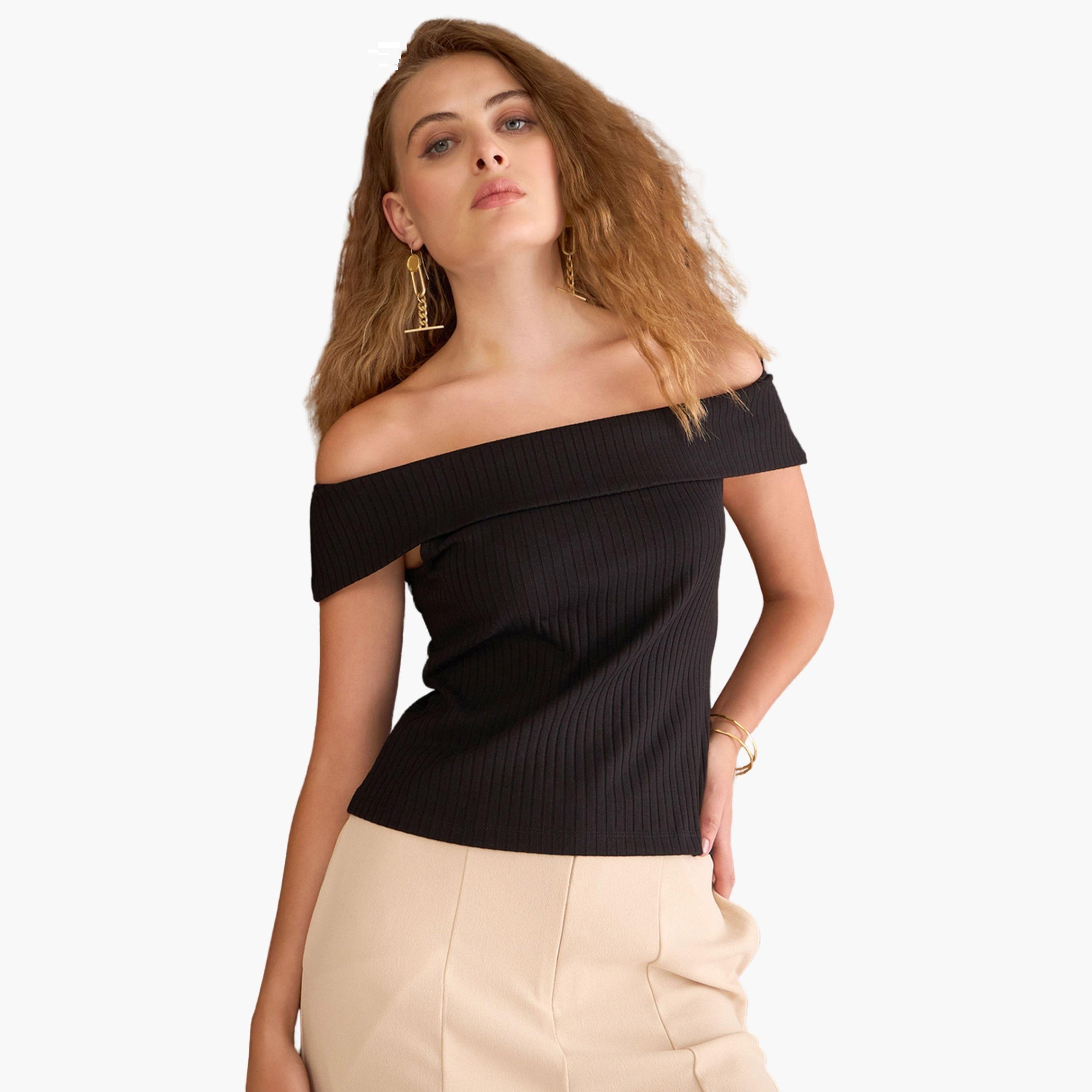 ساسافراس - بلوزة نسائية سوداء مضلعة مكشوفة الكتفين-women-clothing-tshirts-image-1