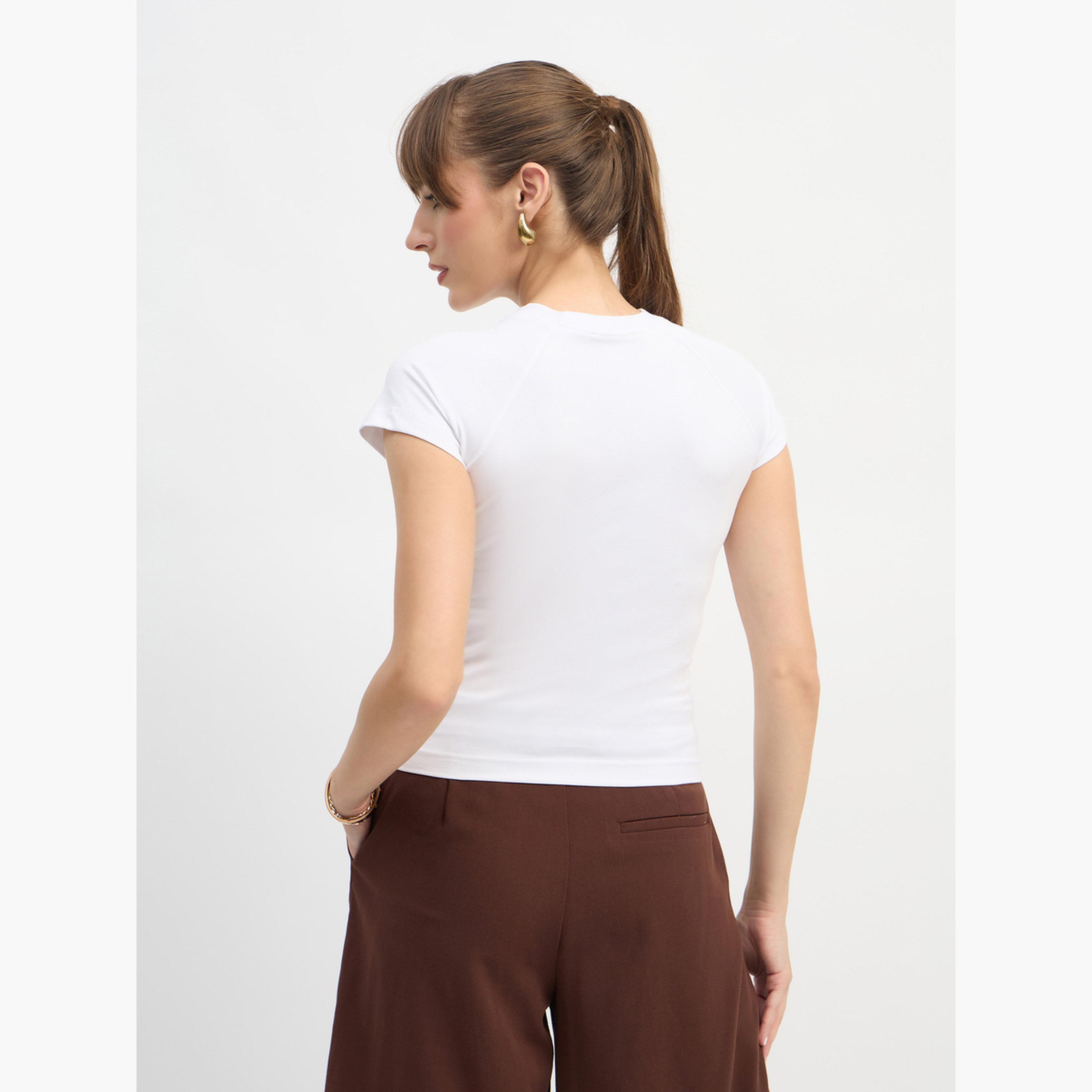 ساسافراس - بلوزة قصيرة بيضاء بطبعة جرافيكية مس اميريكا-women-clothing-tshirts-image-5