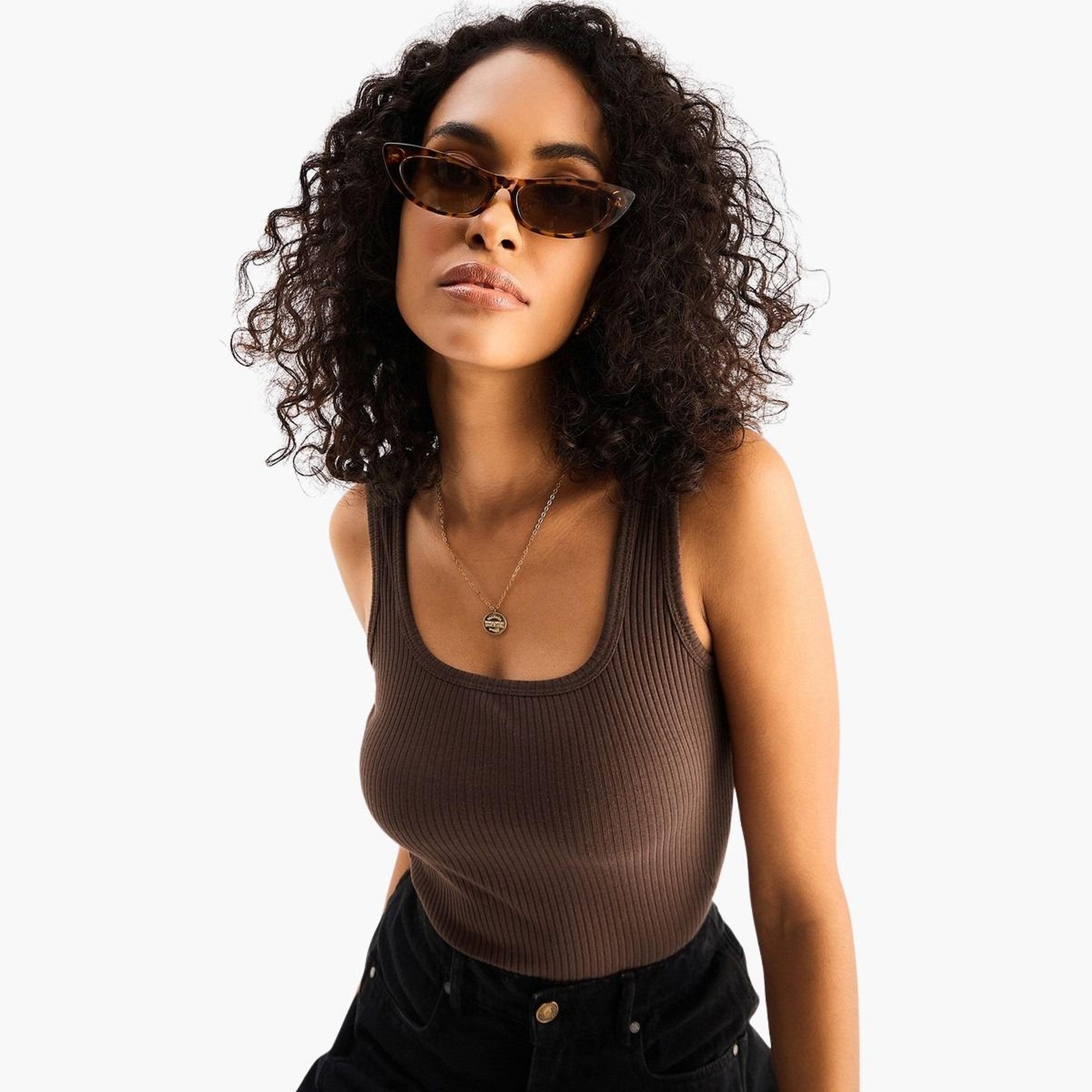 ساسافراس - بلوزة بنية اللون مضلعة بدون أكمام ورقبة مربعة للنساء-women-clothing-tshirts-image-3