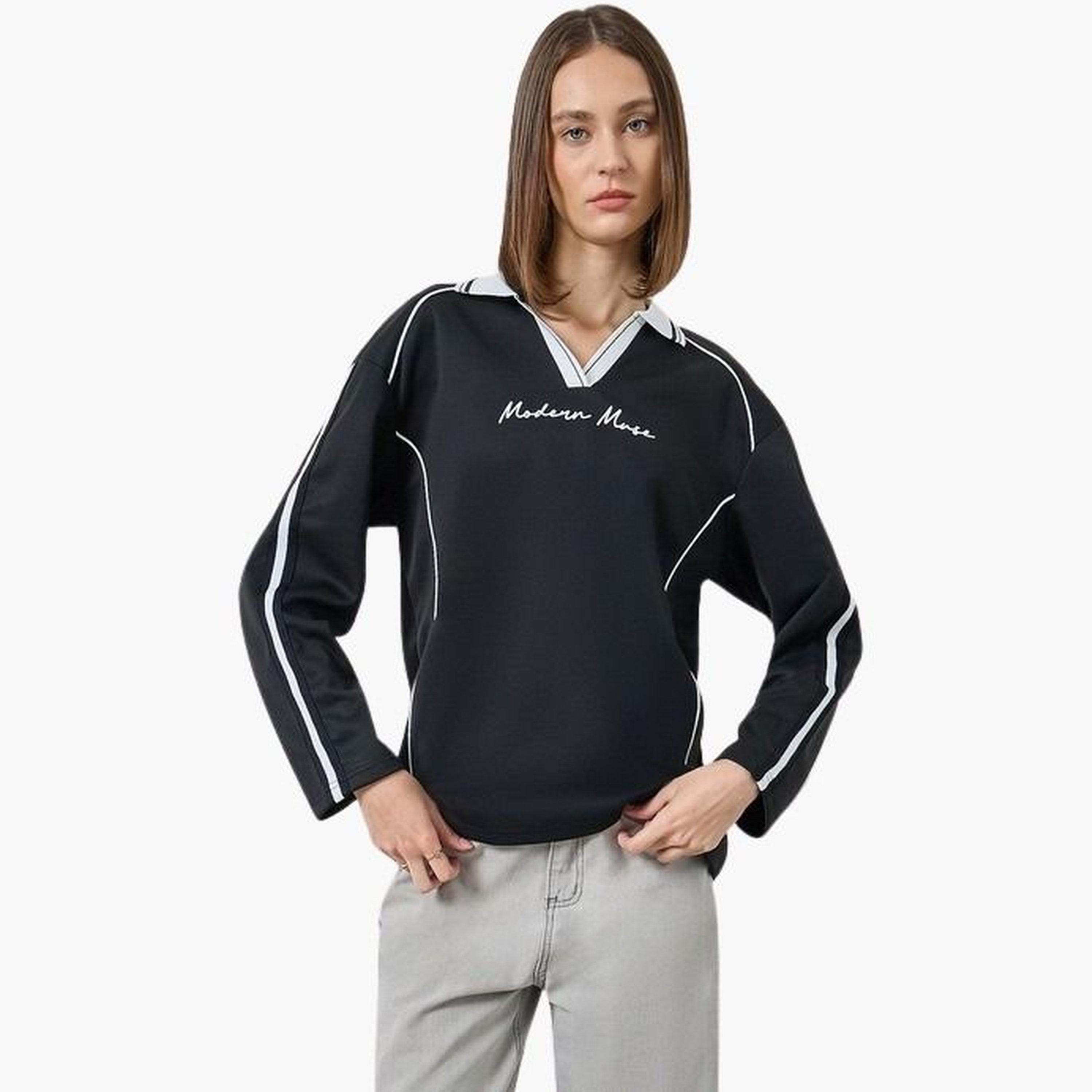 ستايلي - تي شيرت بولو أسود تصميم واسع بتفاصيل مخططة للنساء-women-clothing-tshirts-image-1