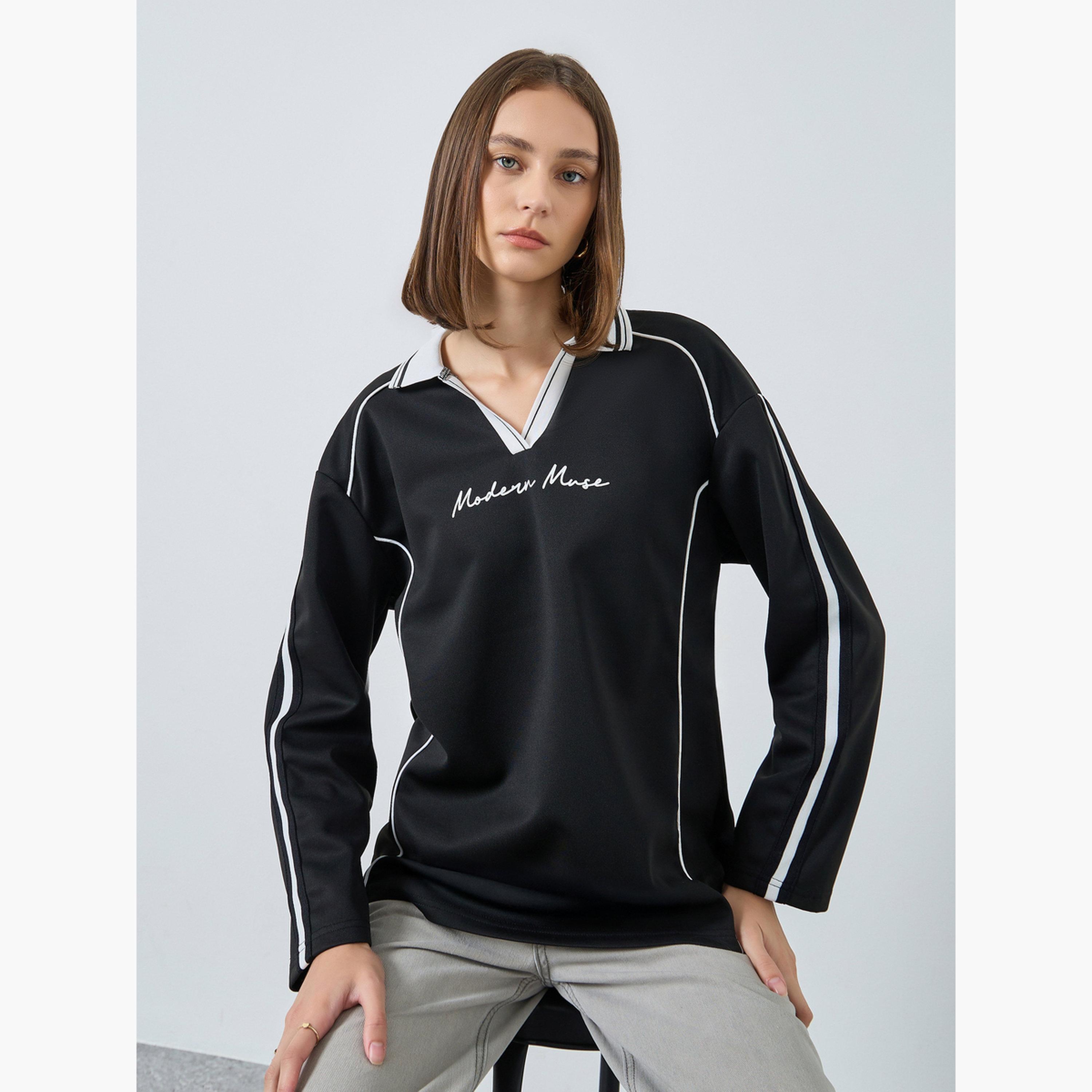 ستايلي - تي شيرت بولو أسود تصميم واسع بتفاصيل مخططة للنساء-women-clothing-tshirts-image-2