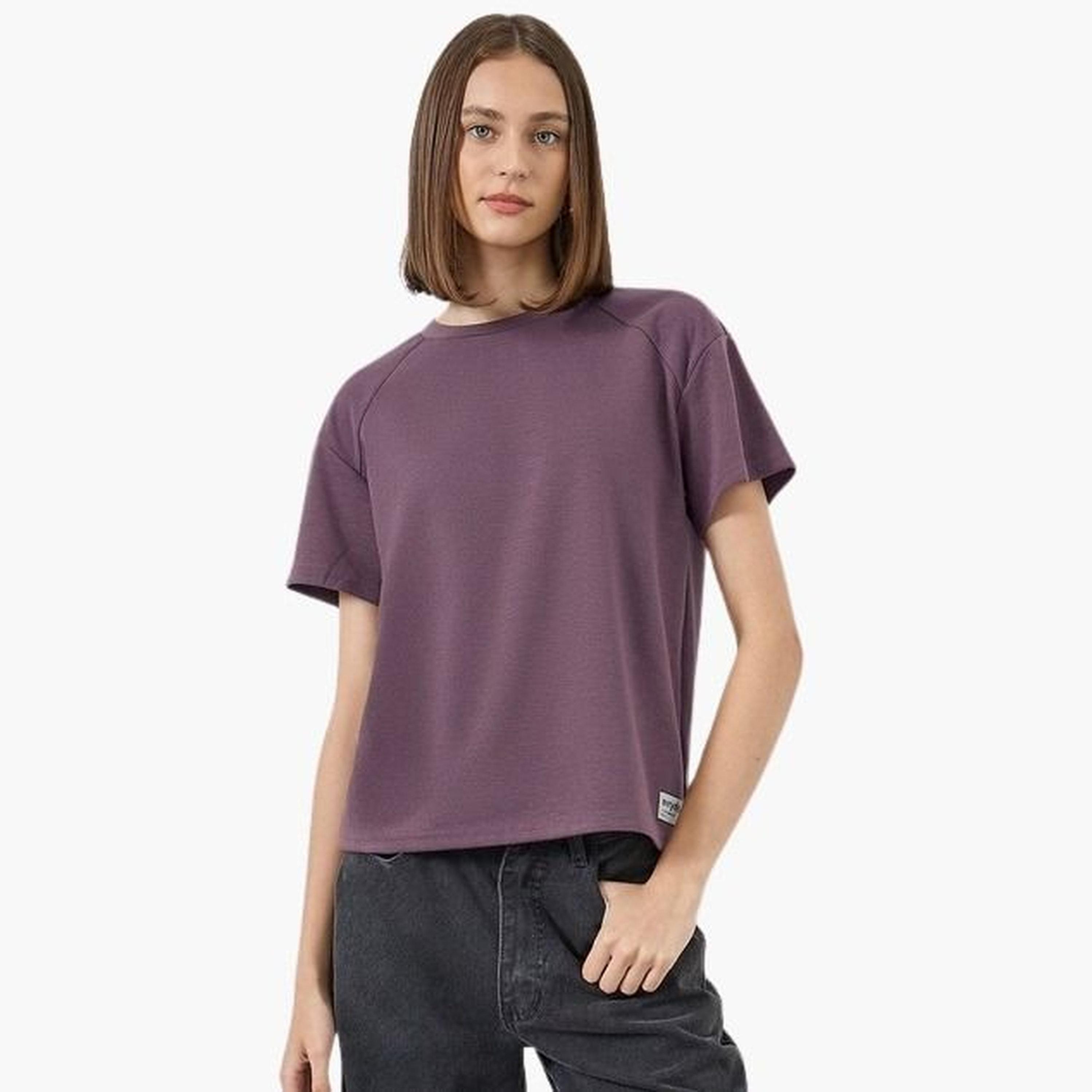 ستايلي - تي شيرت برغندي بقصّة مربعة وأكمام ريجلان للنساء-women-clothing-tshirts-image-1
