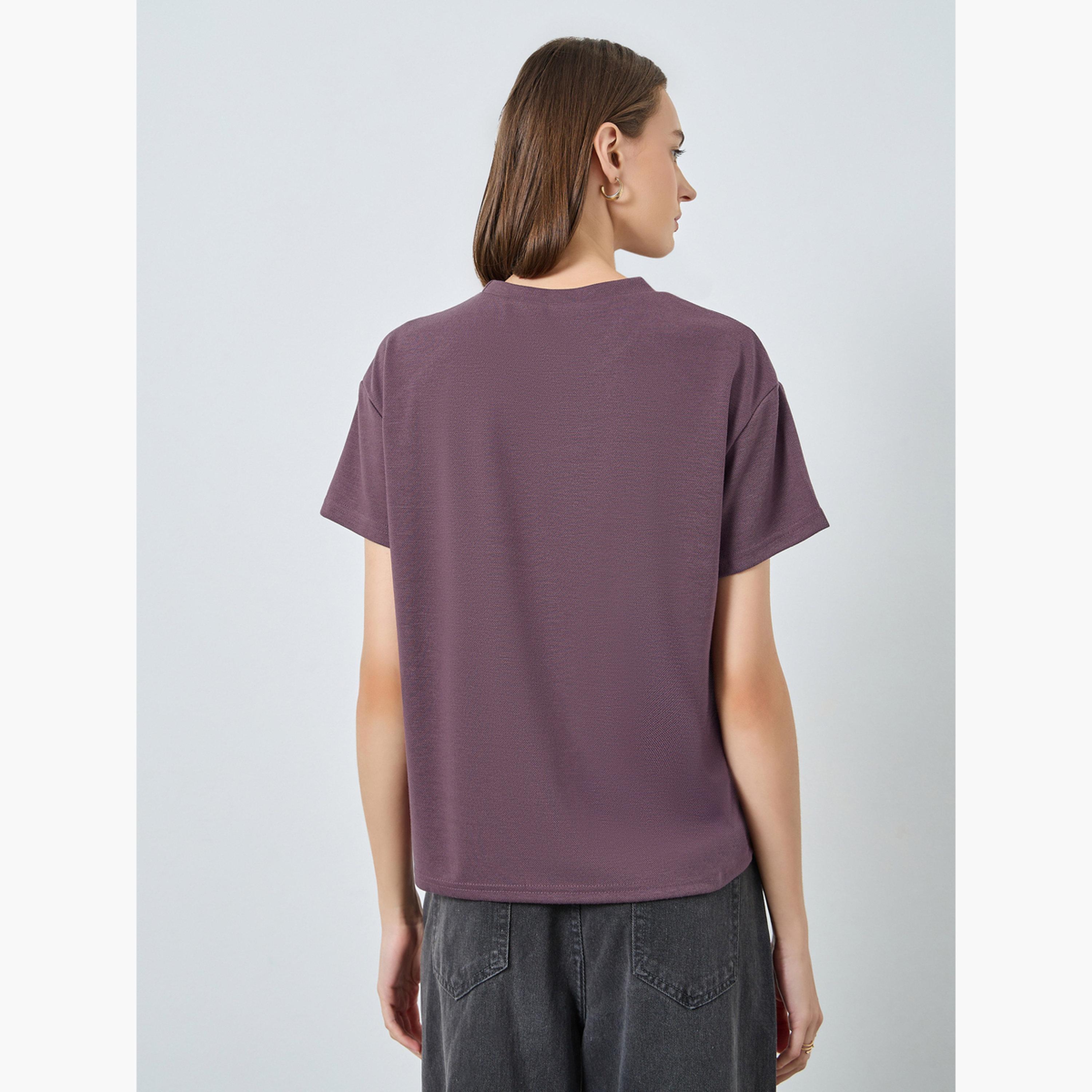 ستايلي - تي شيرت برغندي بقصّة مربعة وأكمام ريجلان للنساء-women-clothing-tshirts-image-4