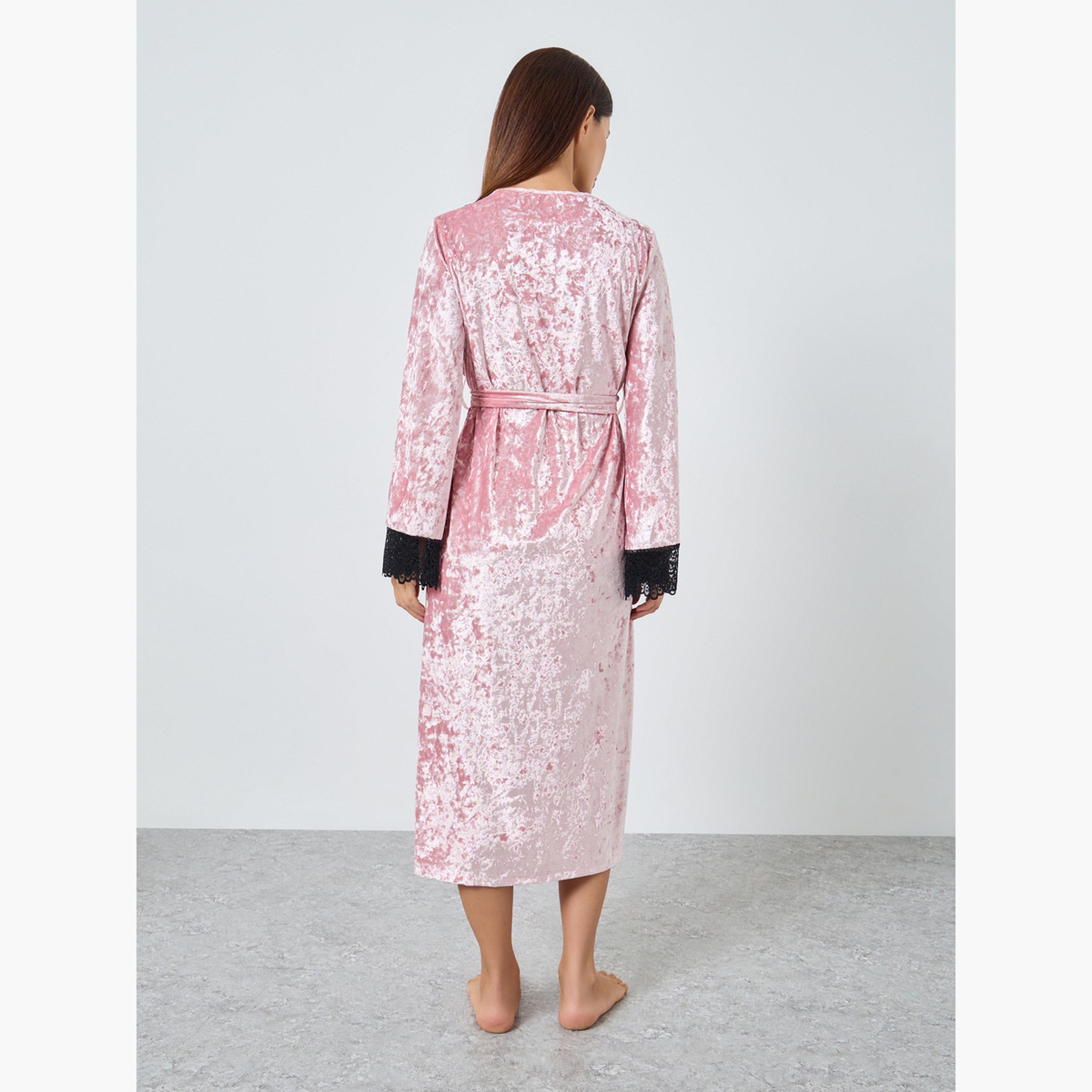 ستايلي - روب مخملي مجروش مع حواف دانتيل متباينة-women-clothing-nightwear-robes-image-3