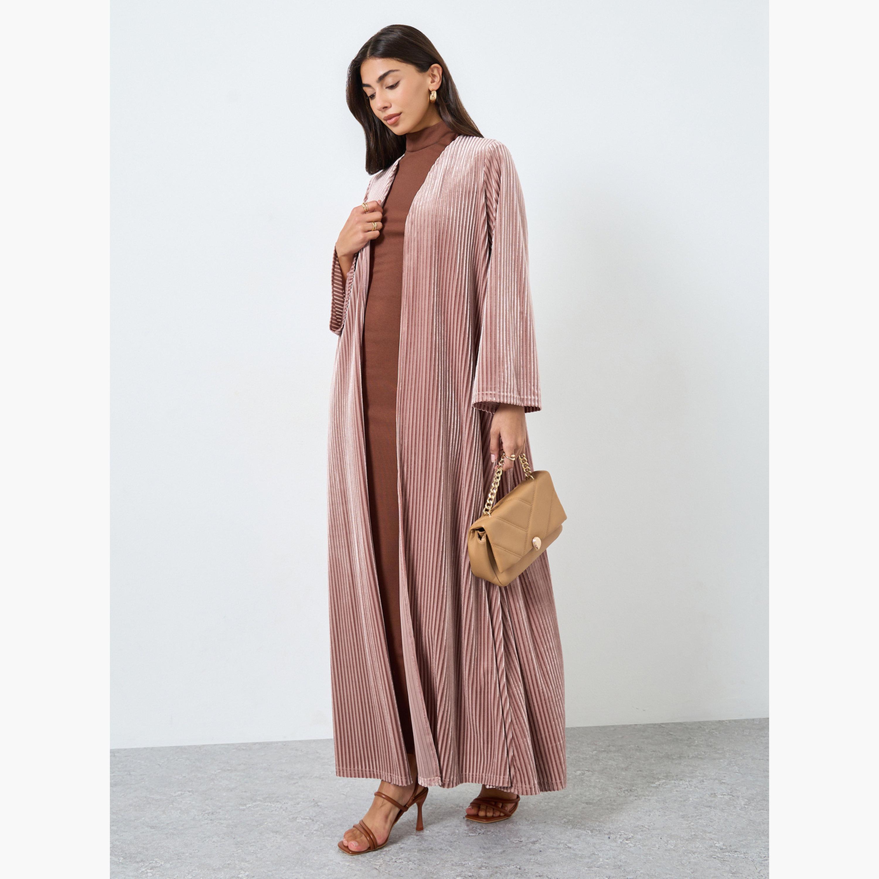 أميرة x ستايلي عباية مفتوحة من الأمام بتصميم مخملي بنسيج بارز-women-arabicclothing-abayas-image-1